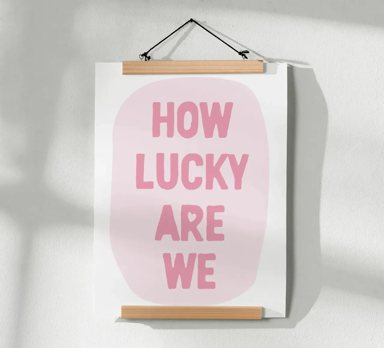 How Lucky Are We Print, Pink Trendy Wall Art poster con telaio in alluminio da Farlane