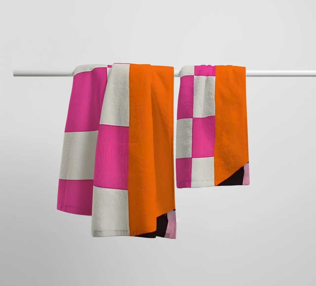 Pink and Orange Abstract Checks asciugamano da bagno da Gypsy Galleria