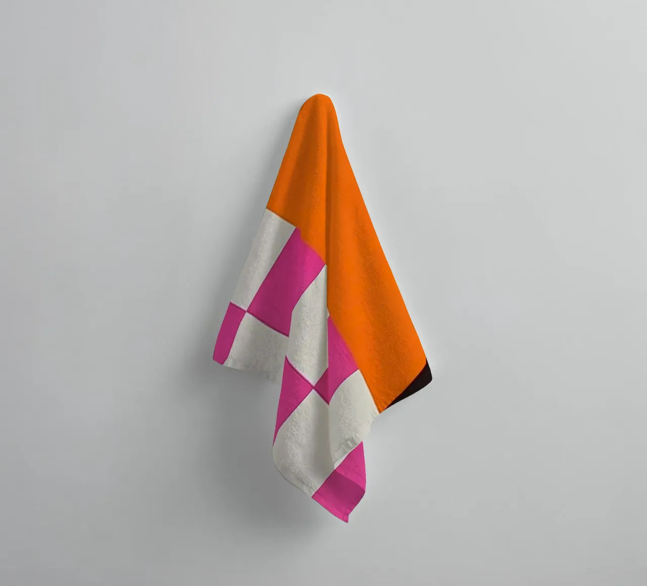 Pink and Orange Abstract Checks asciugamano da bagno da Gypsy Galleria