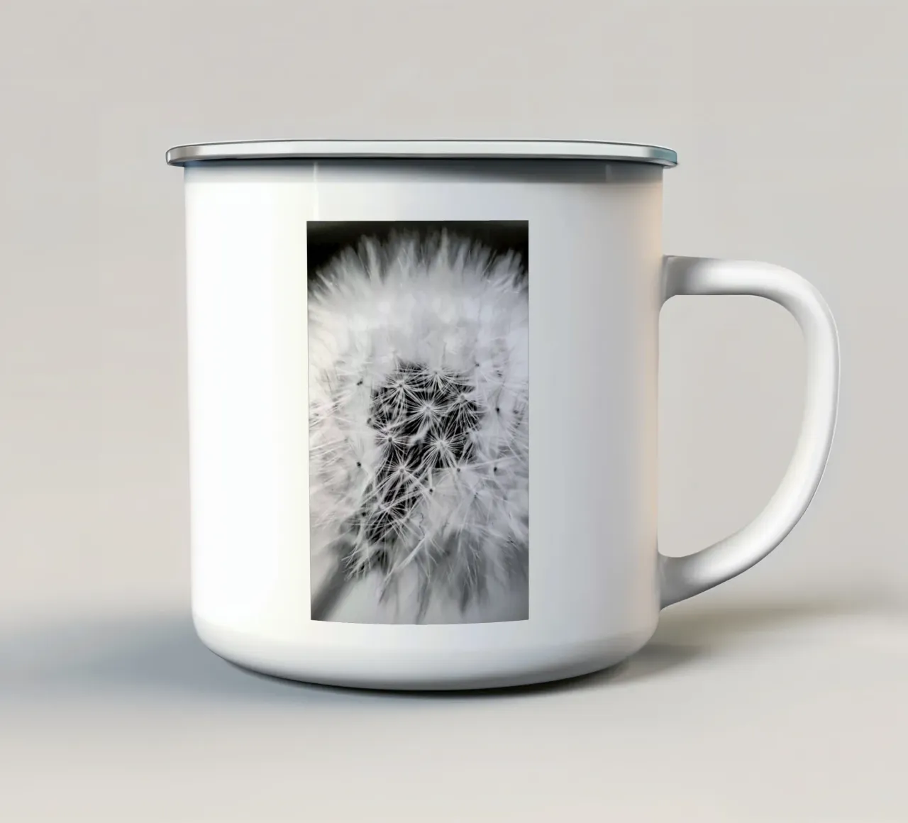 Fragile Beauty tazza in smalto da Babett Schultze