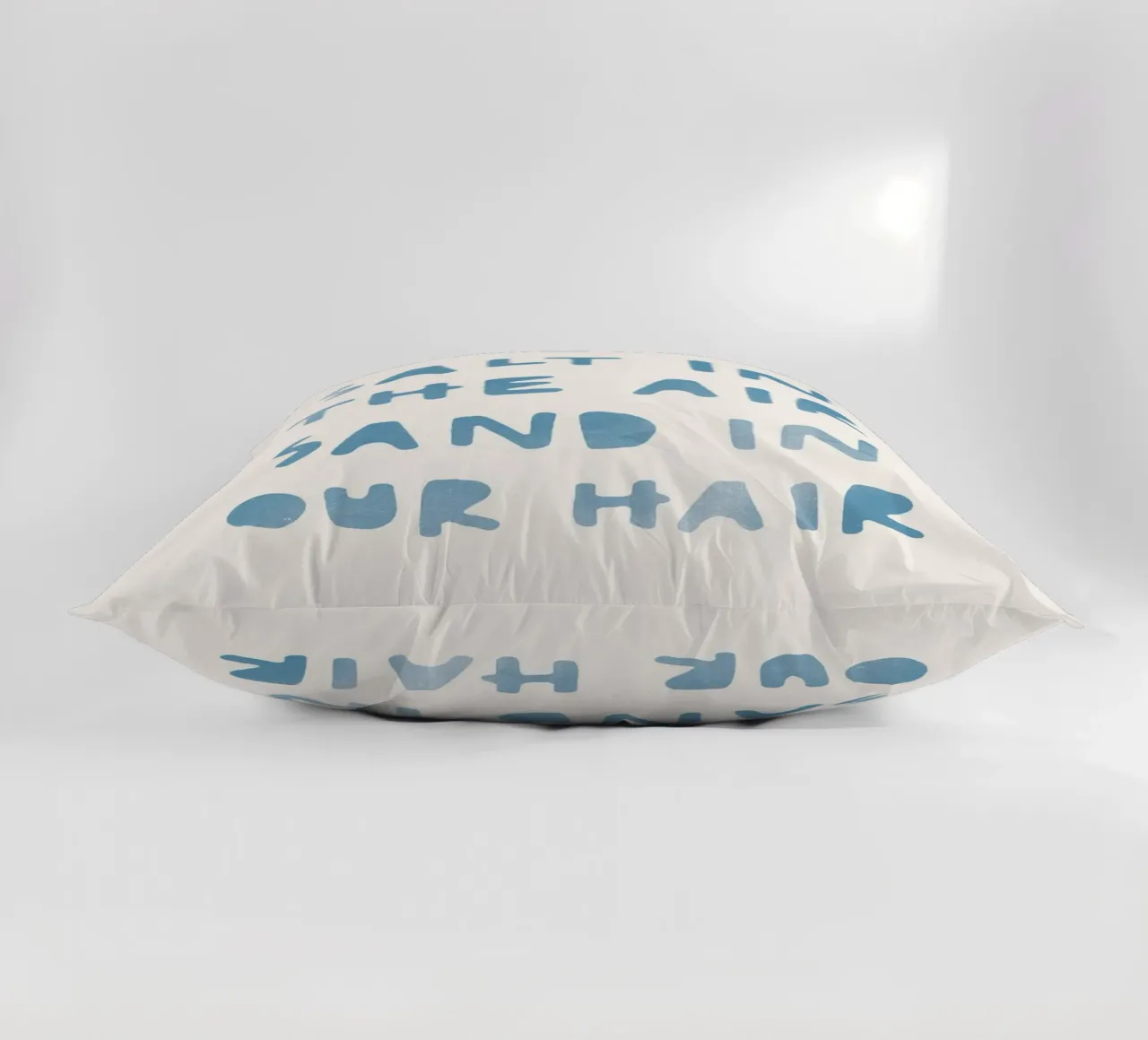 Salty Air Blue Typography Ocean Beach Art cuscino da Farlane