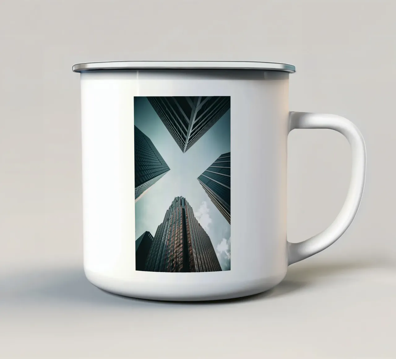 Skyscarper tazza in smalto da Flo Klein