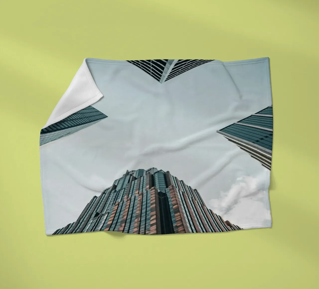 Skyscarper coperta in pile da Flo Klein