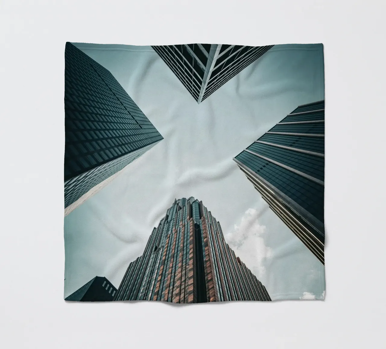 Skyscarper coperta in pile da Flo Klein