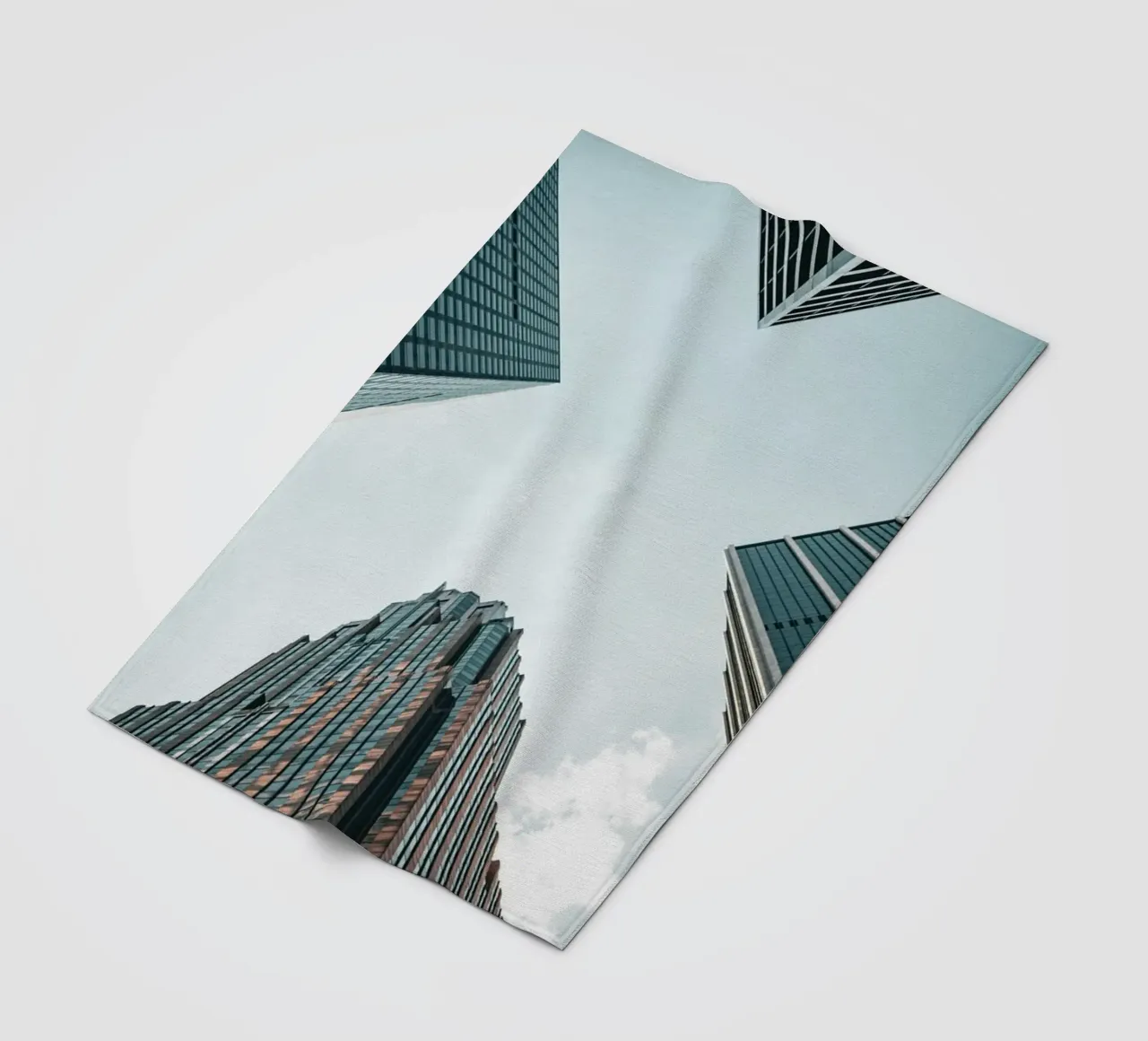Skyscarper coperta in pile da Flo Klein