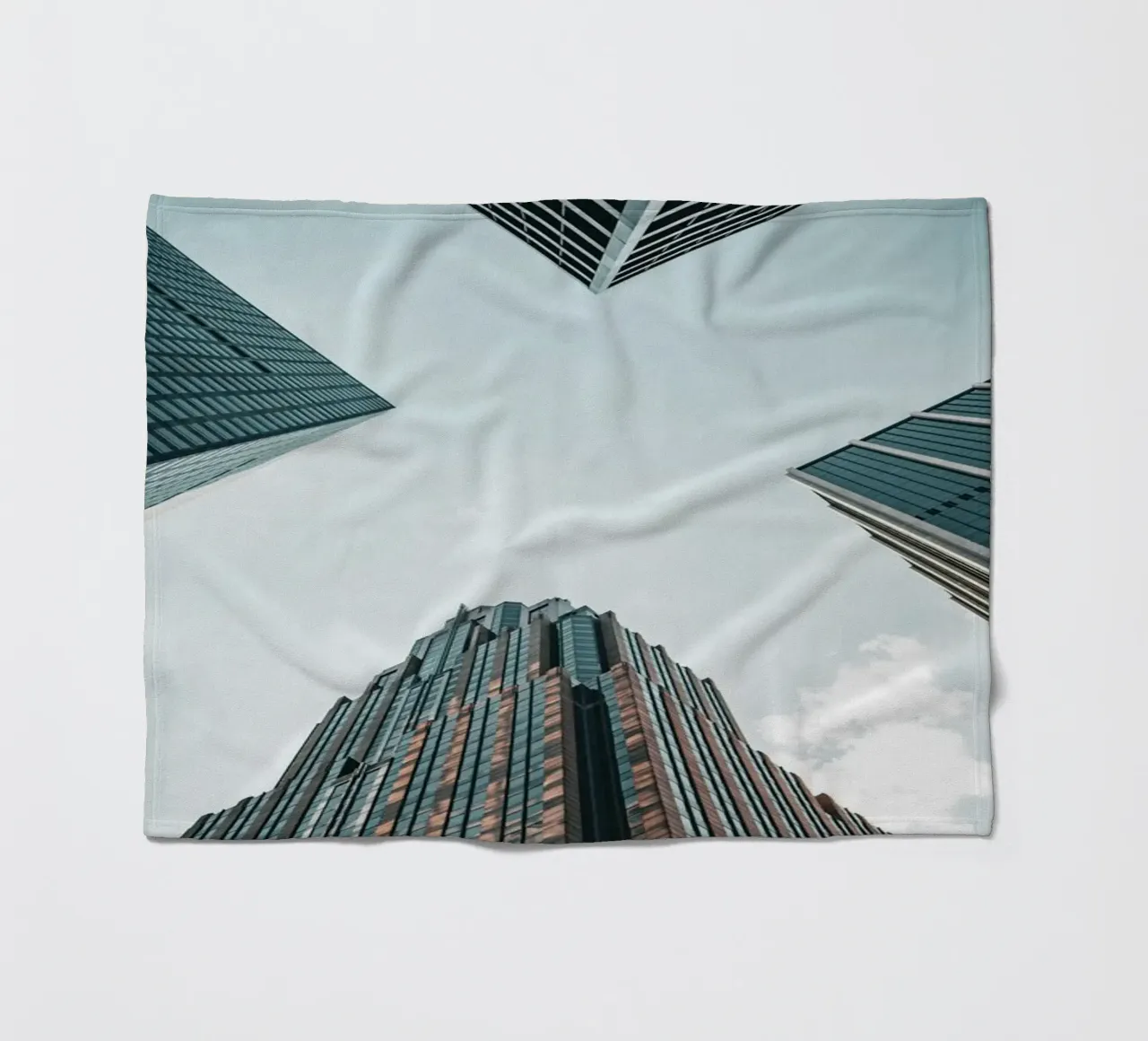 Skyscarper coperta in pile da Flo Klein