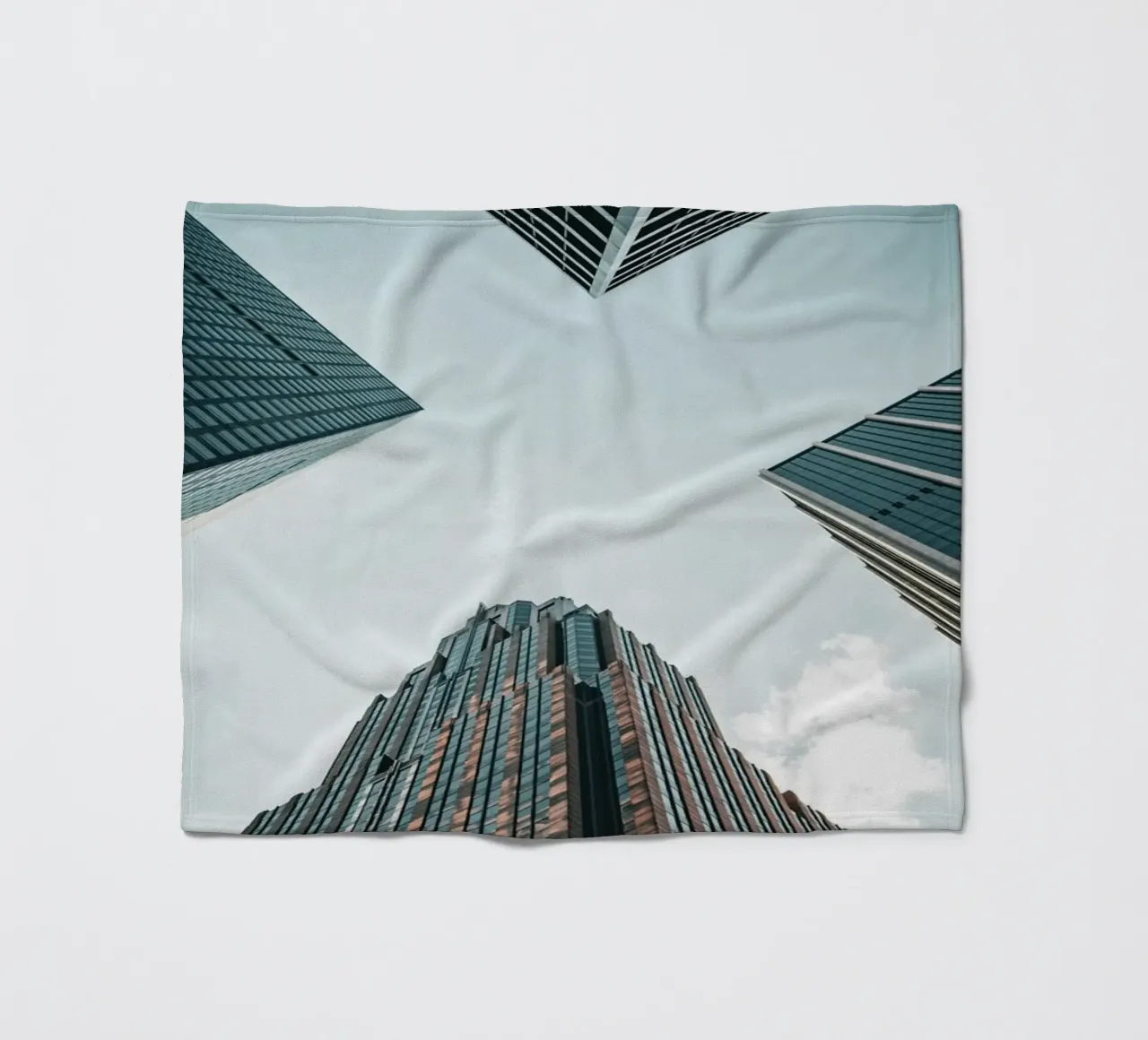 Skyscarper coperta in pile da Flo Klein