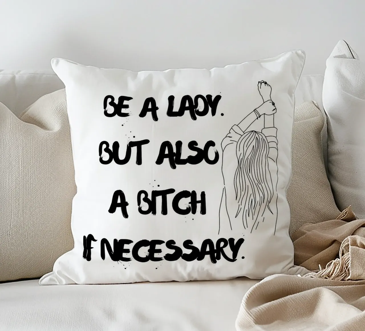 SII UNA DONNA. MA ANCHE UNA STRONZA SE NECESSARIO. cuscino da ArtDesign by KBK