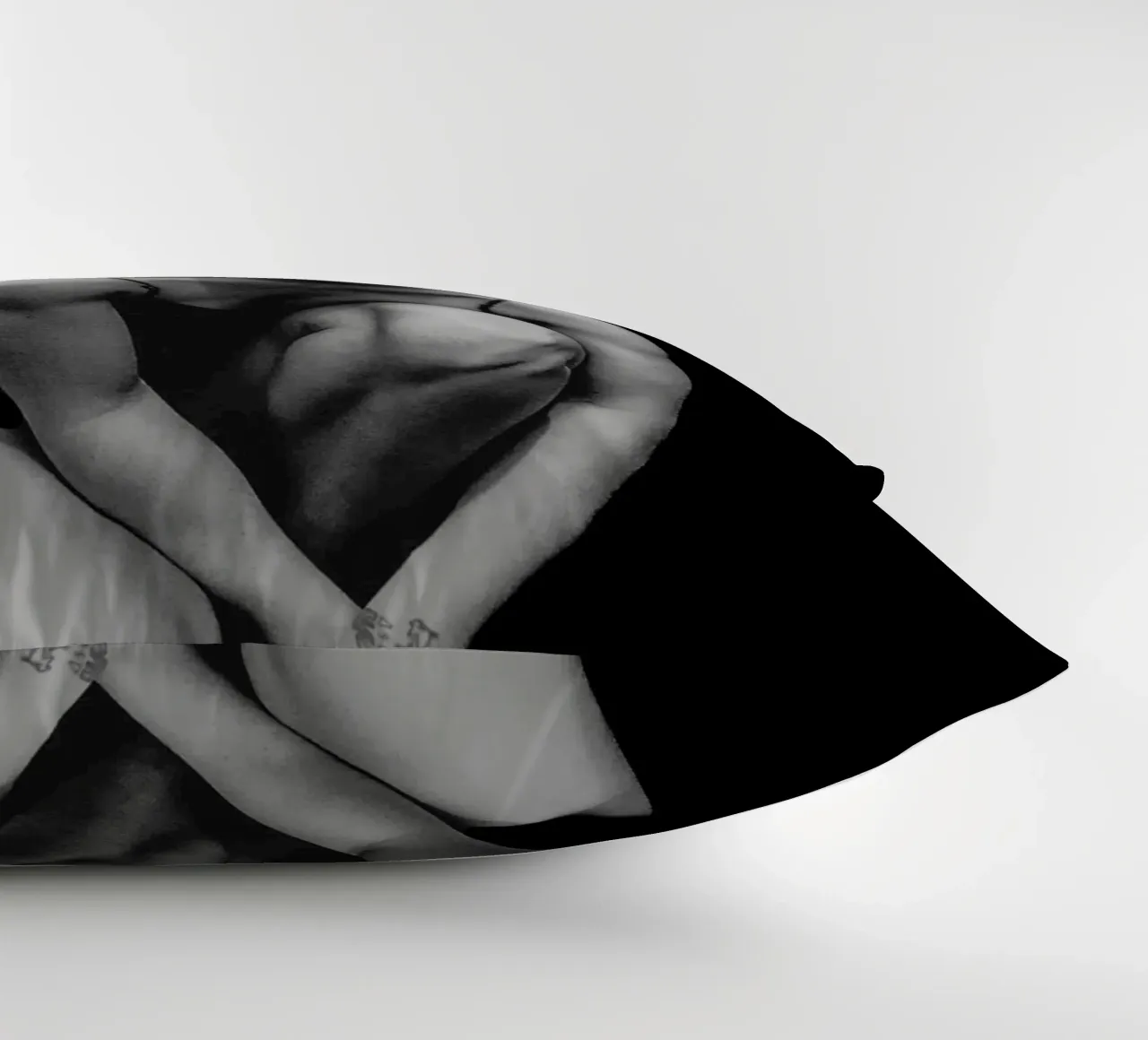 Model Carre Otis B&W cuscino da Carinaprint