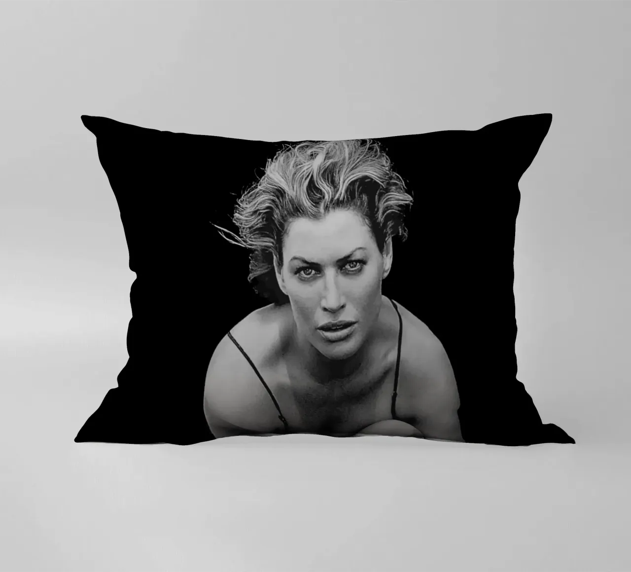 Model Carre Otis B&W cuscino da Carinaprint