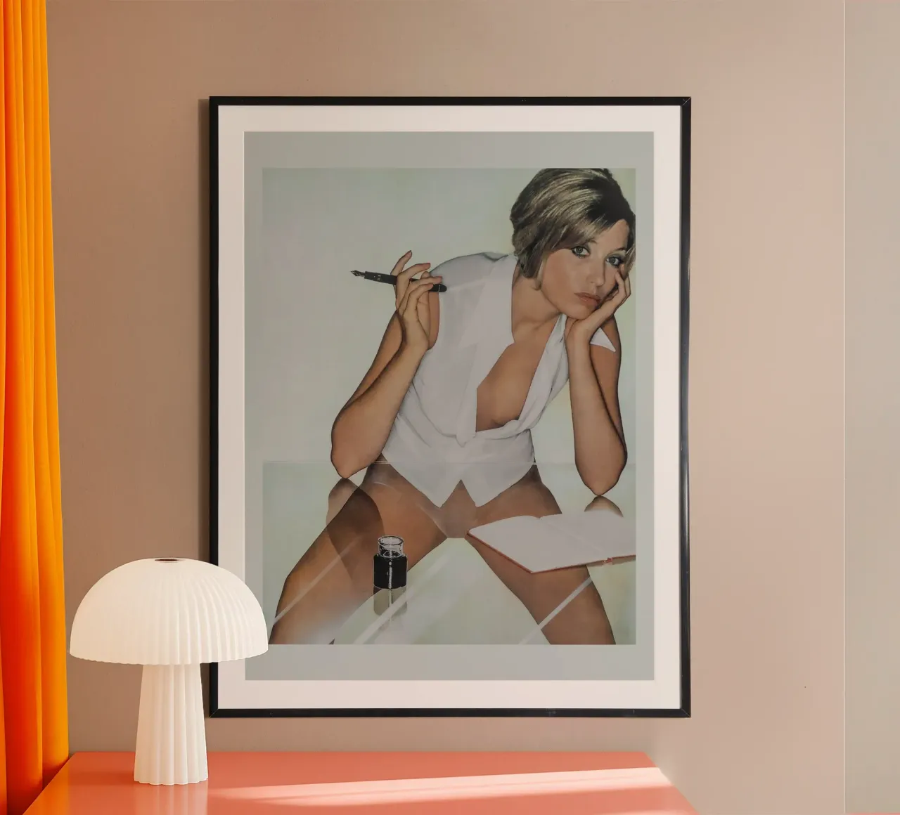 Modello Jane Lumb poster con telaio in alluminio da Carinaprint