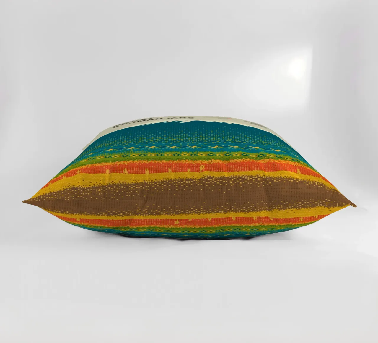 Monte Kilimangiaro cuscino da The Printed Sparrow
