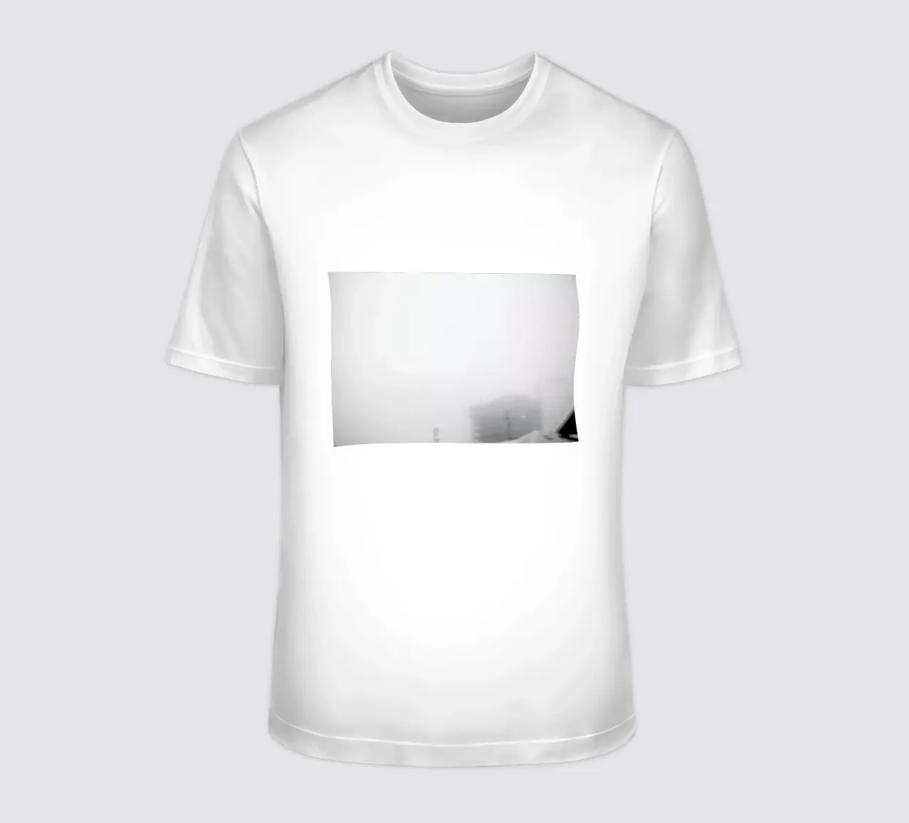 Reykjavík in the mist 2 t-shirt da Nur Mut