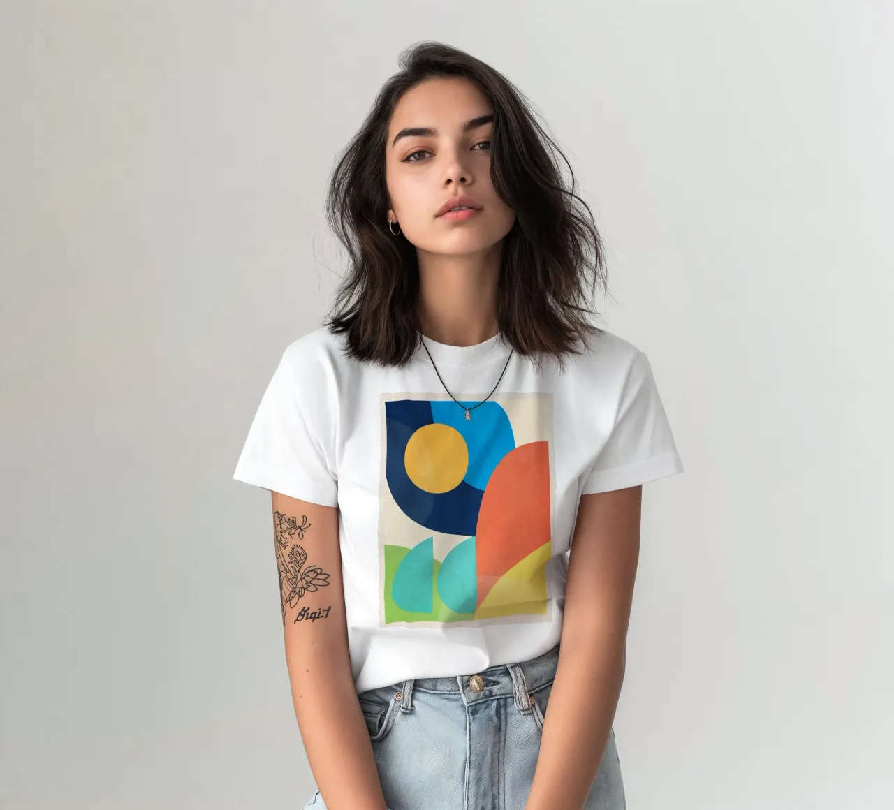 Kleurrijke minimale vormen t-shirt van ThingDesign