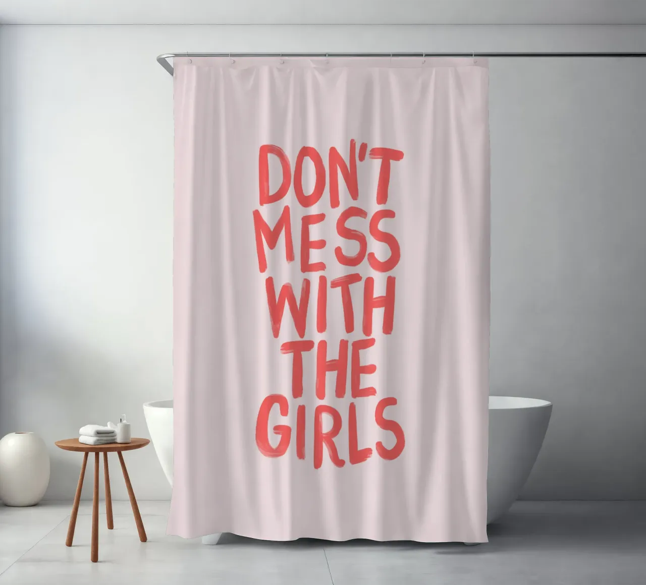 Non scherzare con le ragazze: una coraggiosa dichiarazione femminista tenda da doccia da THE MOTIVATED TYPE