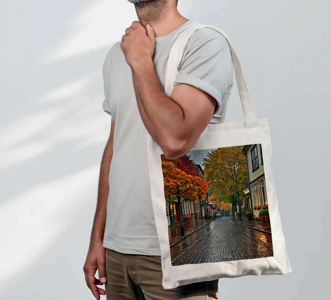 Incantevole strada acciottolata fiancheggiata da alberi borsa in juta da DesignDoodle