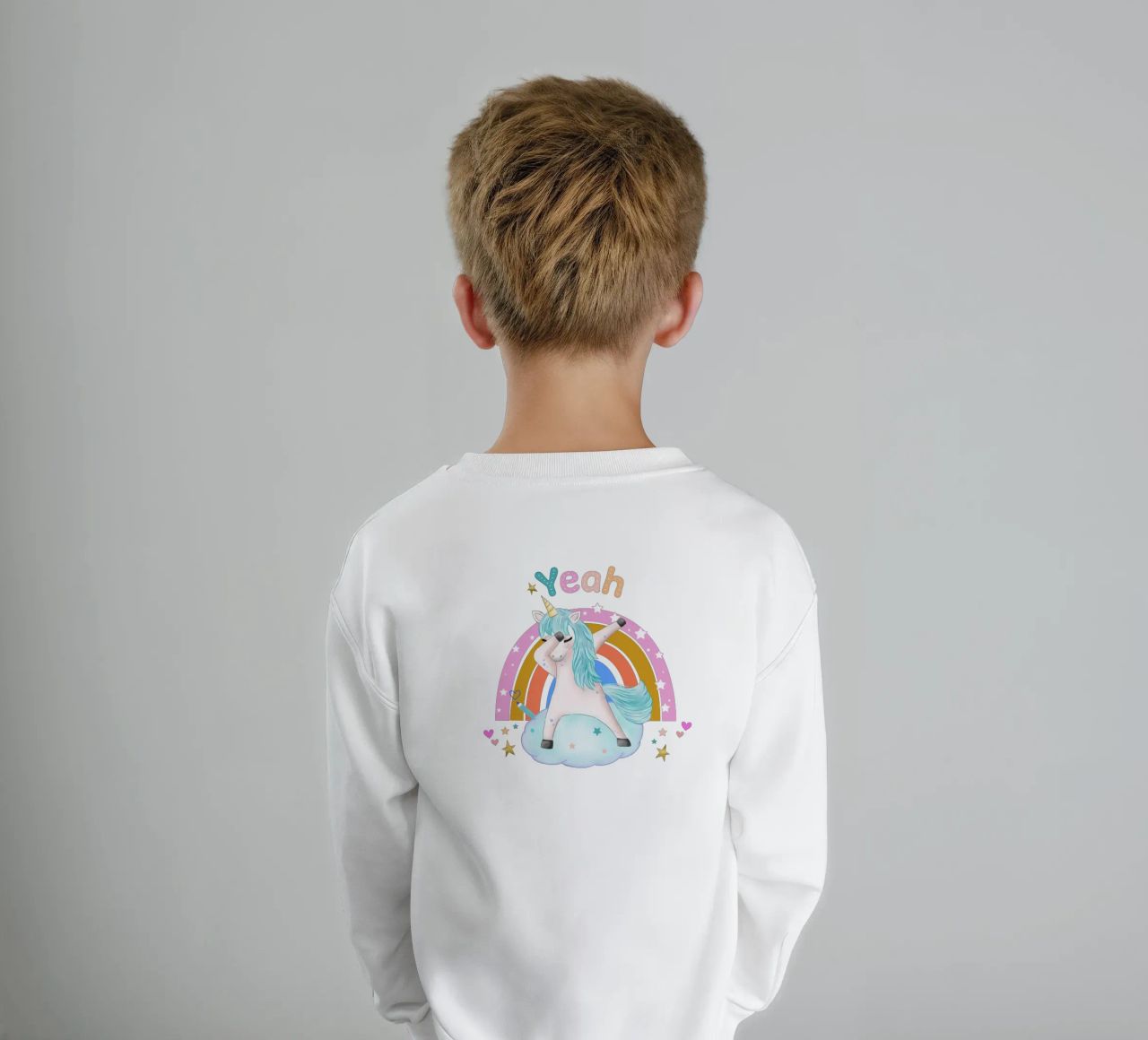 Simpatico unicorno. Con arcobaleno. felpa bambino da CalliLetters