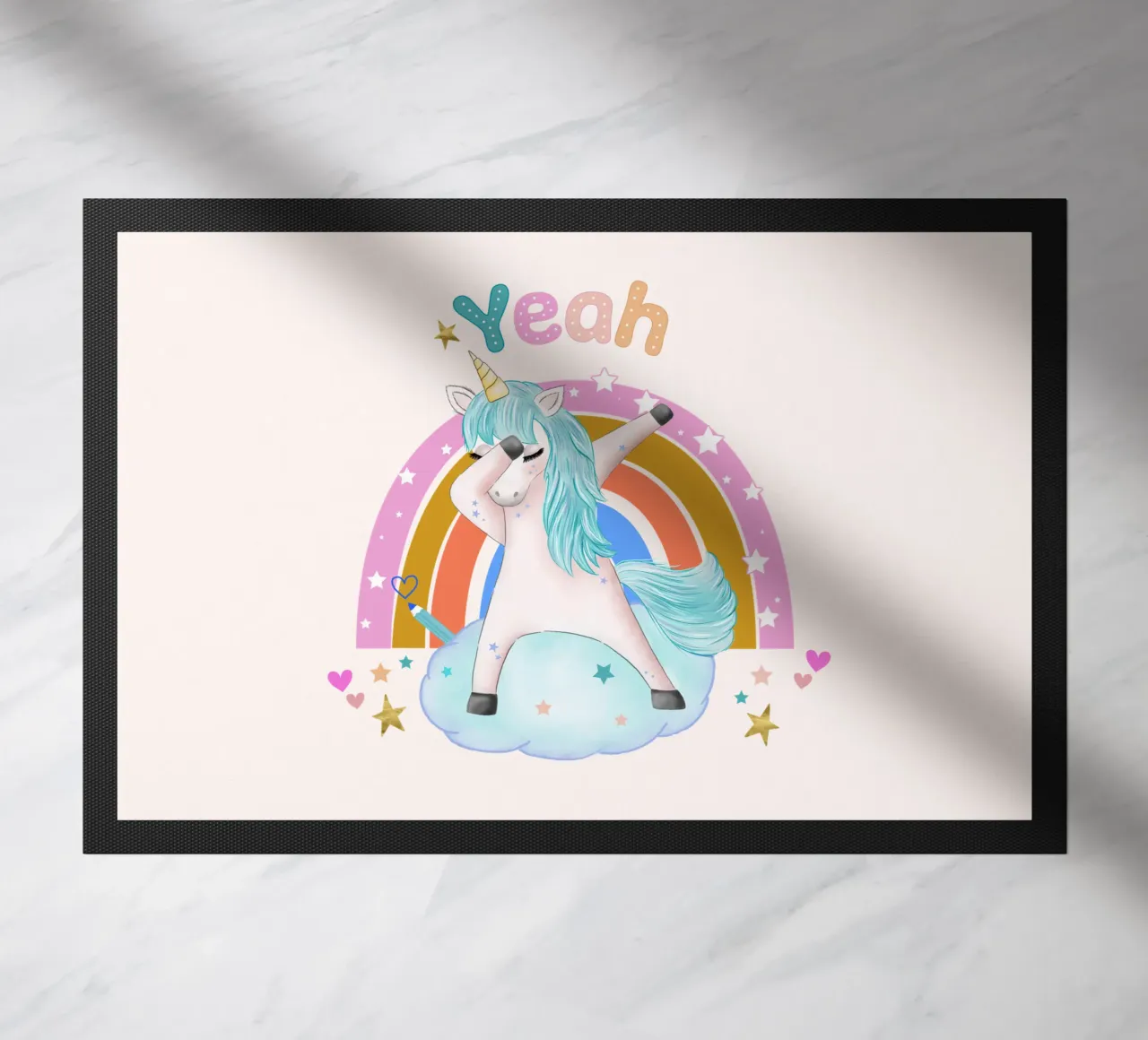 Simpatico unicorno. Con arcobaleno. zerbino da CalliLetters