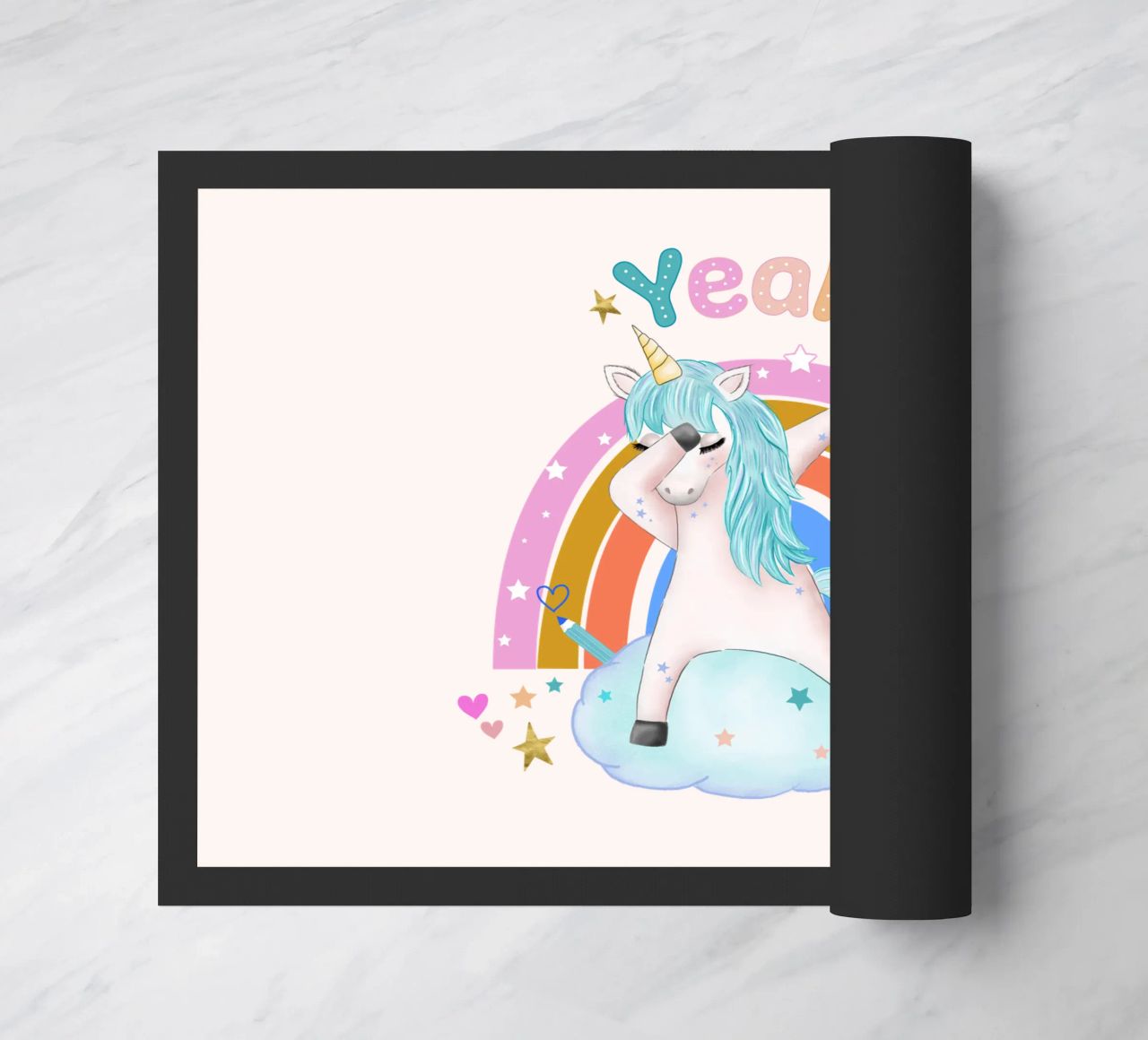 Simpatico unicorno. Con arcobaleno. zerbino da CalliLetters