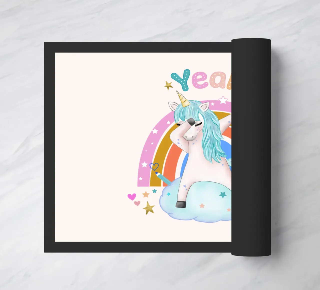 Simpatico unicorno. Con arcobaleno. zerbino da CalliLetters