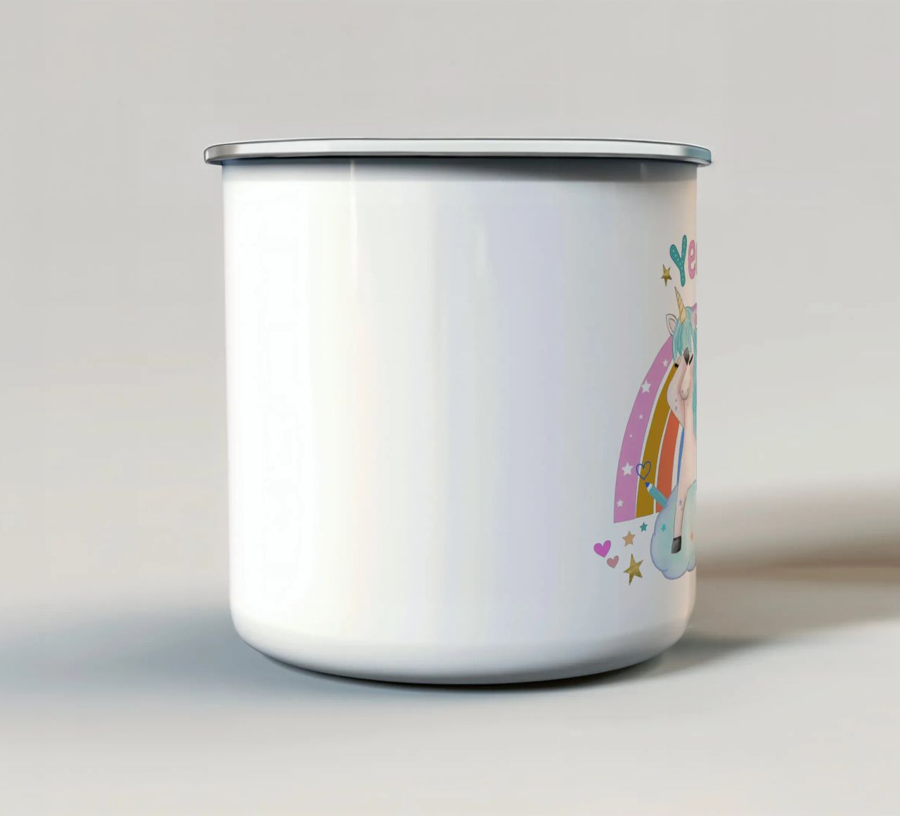 Simpatico unicorno. Con arcobaleno. tazza in smalto da CalliLetters