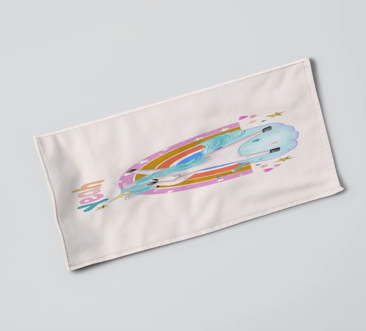 Simpatico unicorno. Con arcobaleno. asciugamano da bagno da CalliLetters
