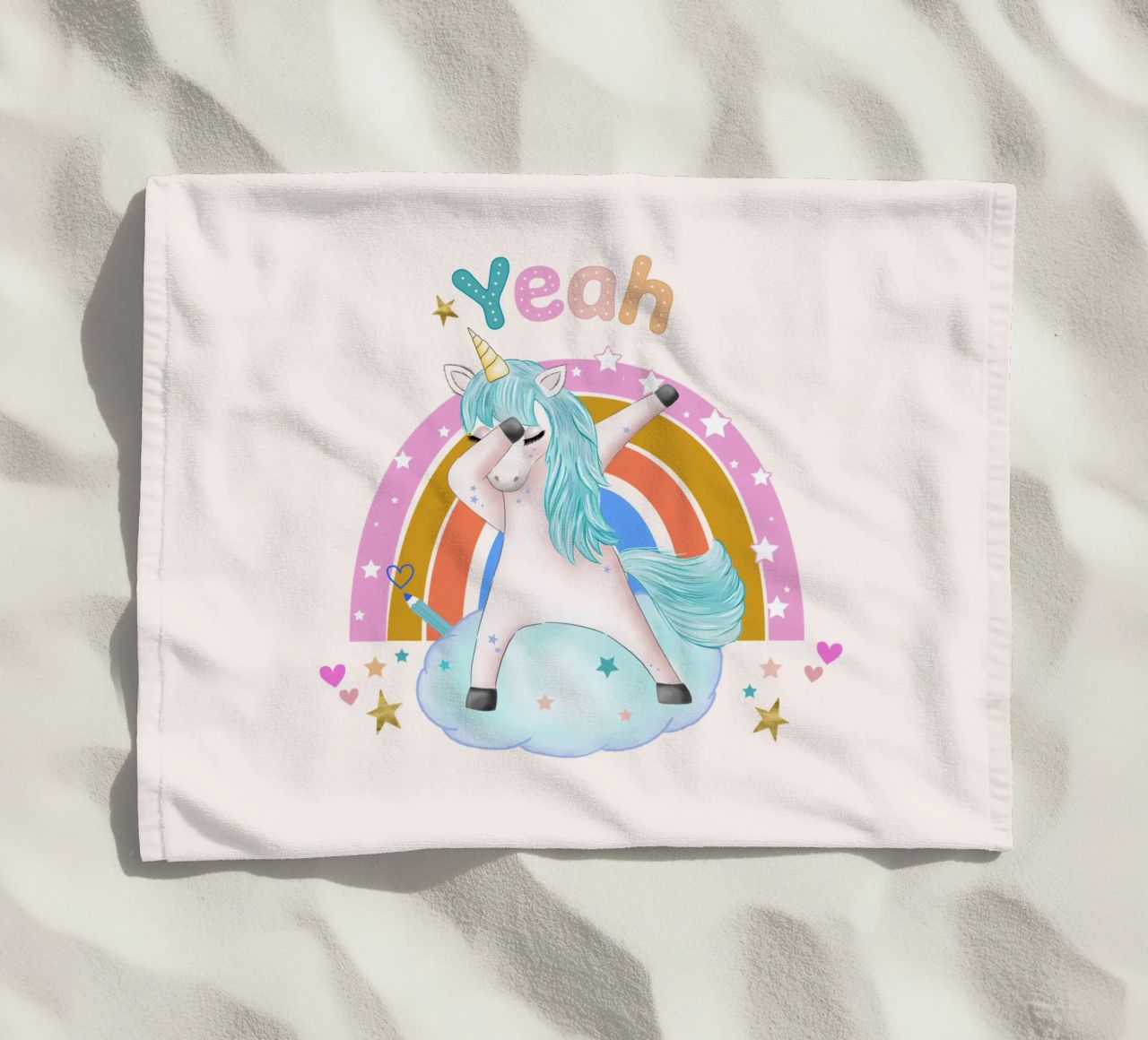Simpatico unicorno. Con arcobaleno. telo mare da CalliLetters