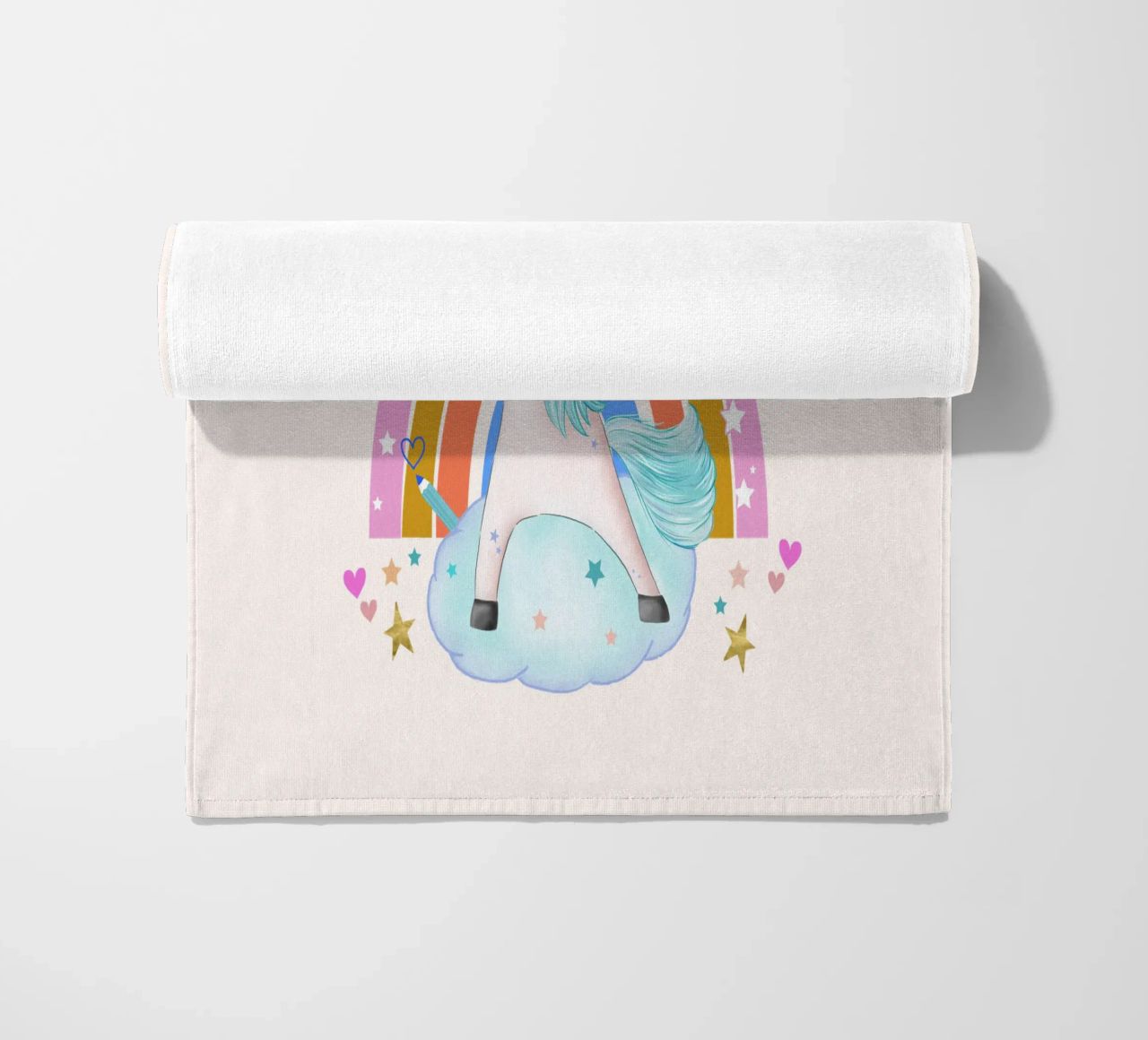 Simpatico unicorno. Con arcobaleno. telo mare da CalliLetters