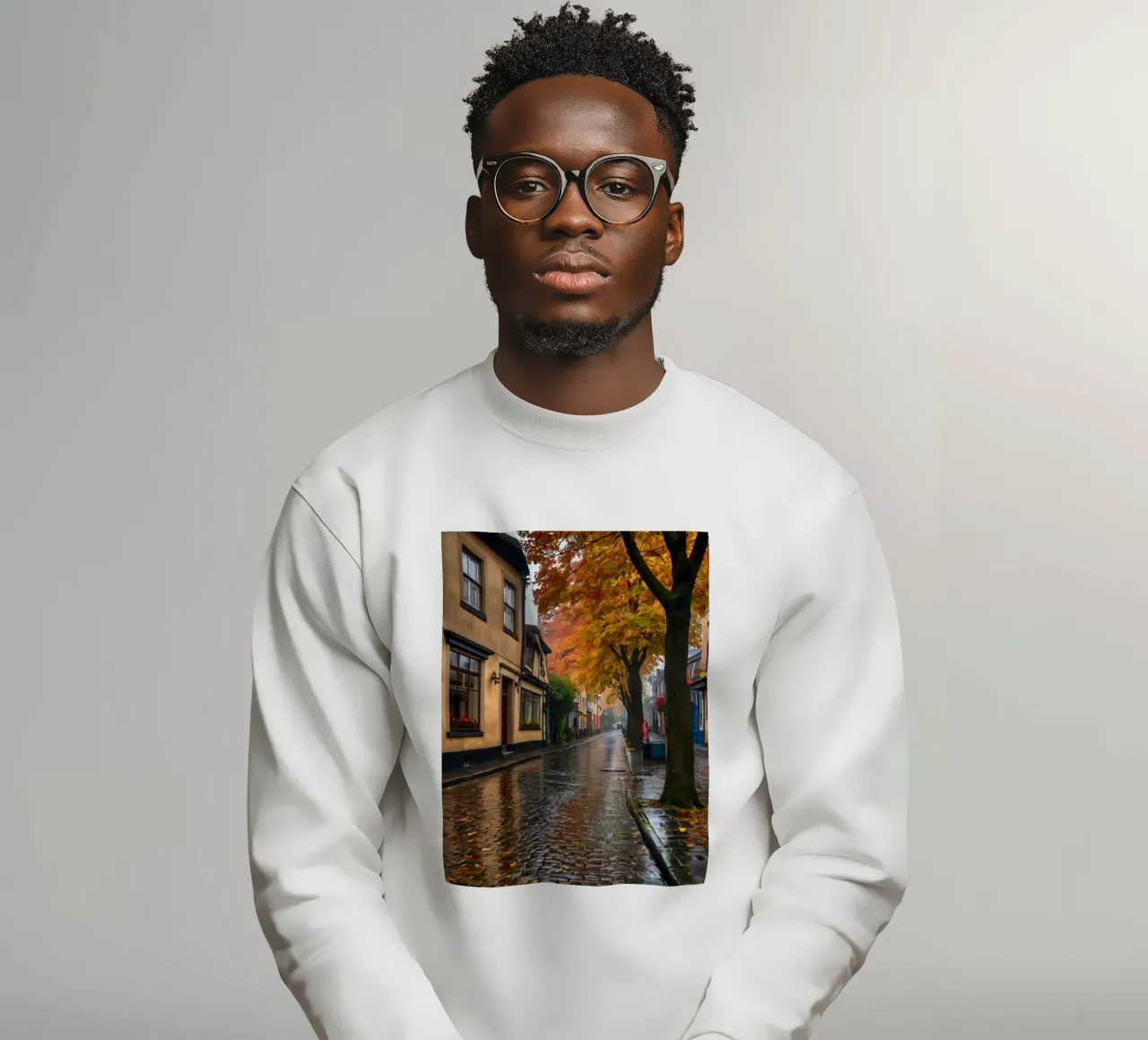 Tranquilla strada di ciottoli in autunno con foglie colorate felpa da DesignDoodle