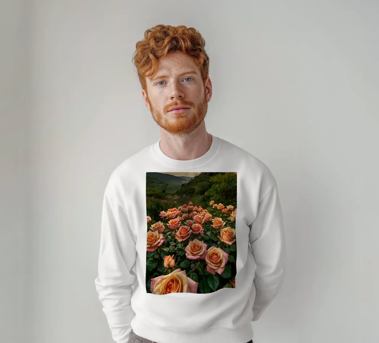 Un vivace campo di rose color pesca in fiore in una valle panoramica felpa da DesignDoodle
