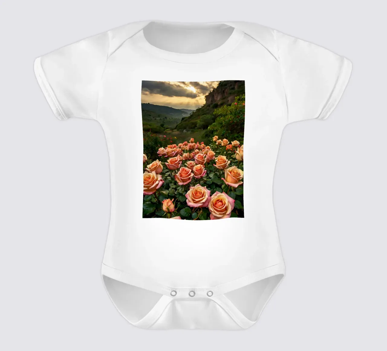 Un vivace campo di rose color pesca in fiore in una valle panoramica body neonato maniche corte da DesignDoodle