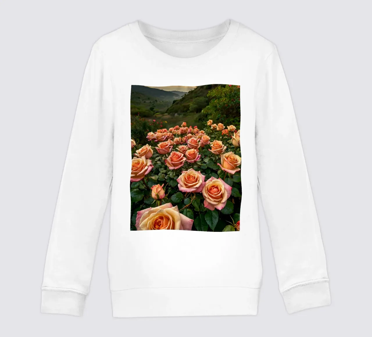 Un vivace campo di rose color pesca in fiore in una valle panoramica felpa bambino da DesignDoodle