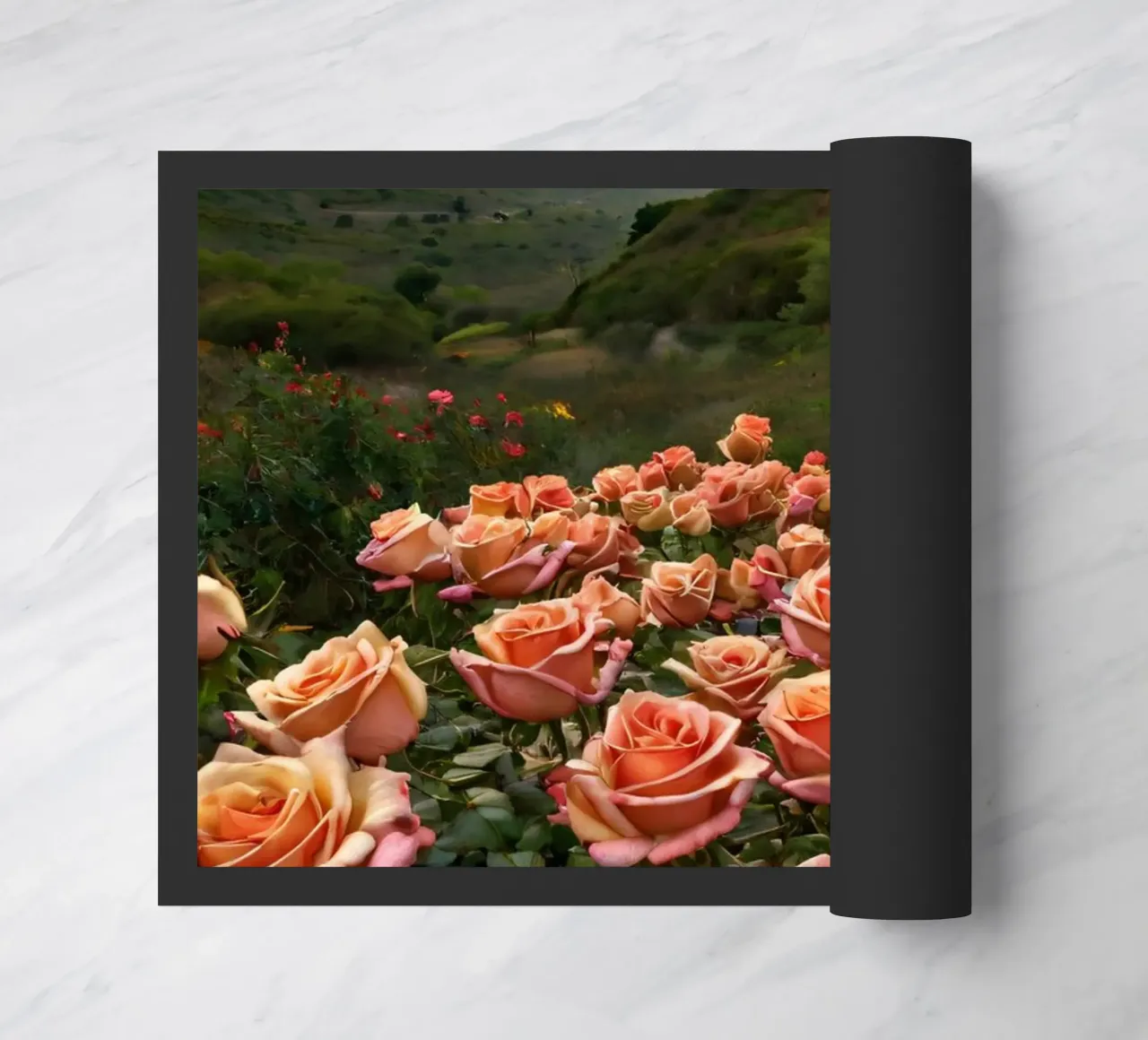 Un vivace campo di rose color pesca in fiore in una valle panoramica zerbino da DesignDoodle