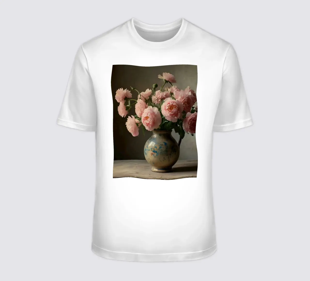 Un vaso rustico pieno di peonie rosa su un tavolo di legno t-shirt da DesignDoodle