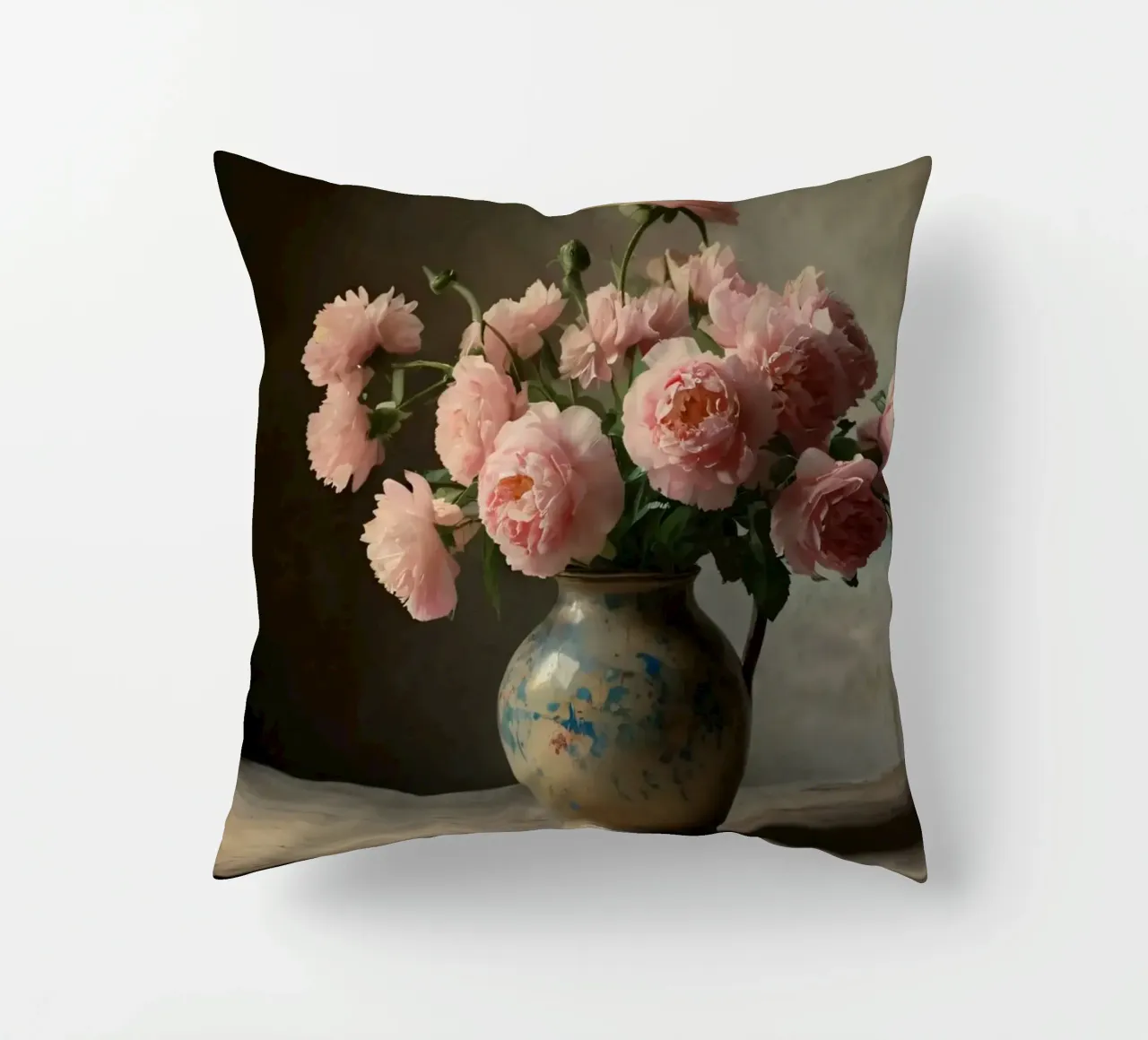 Un vaso rustico pieno di peonie rosa su un tavolo di legno cuscino da DesignDoodle