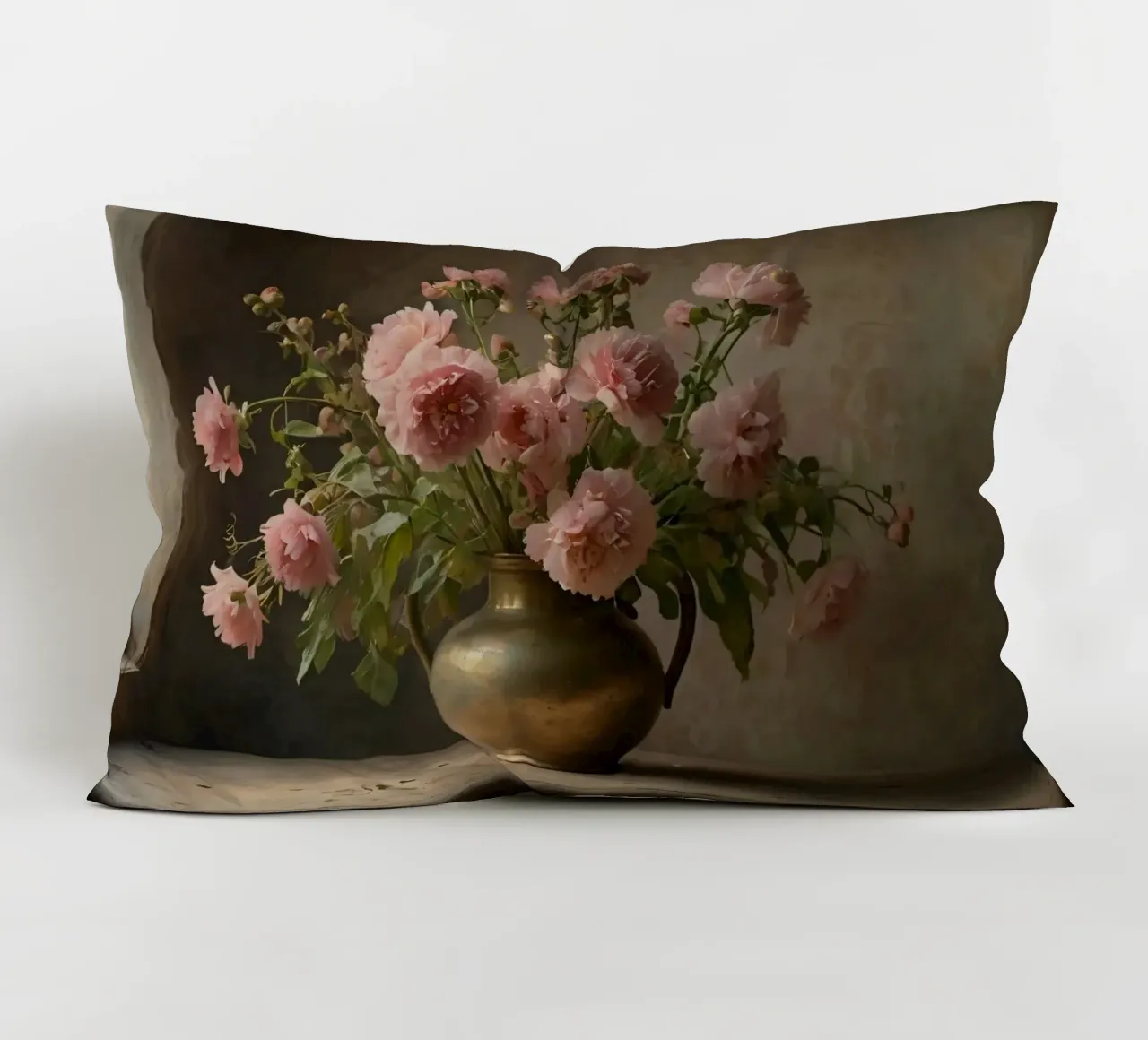 Un vaso d'ottone vintage pieno di fiori rosa tenero cuscino da DesignDoodle