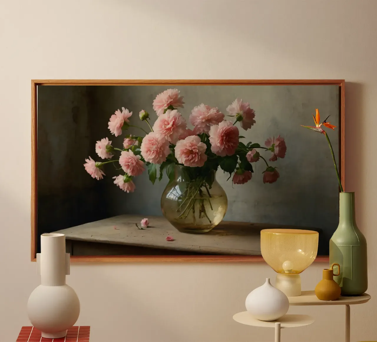 Fiori rosa tenui disposti con grazia in un vaso vintage. tela con Cornice a cassetta da DesignDoodle