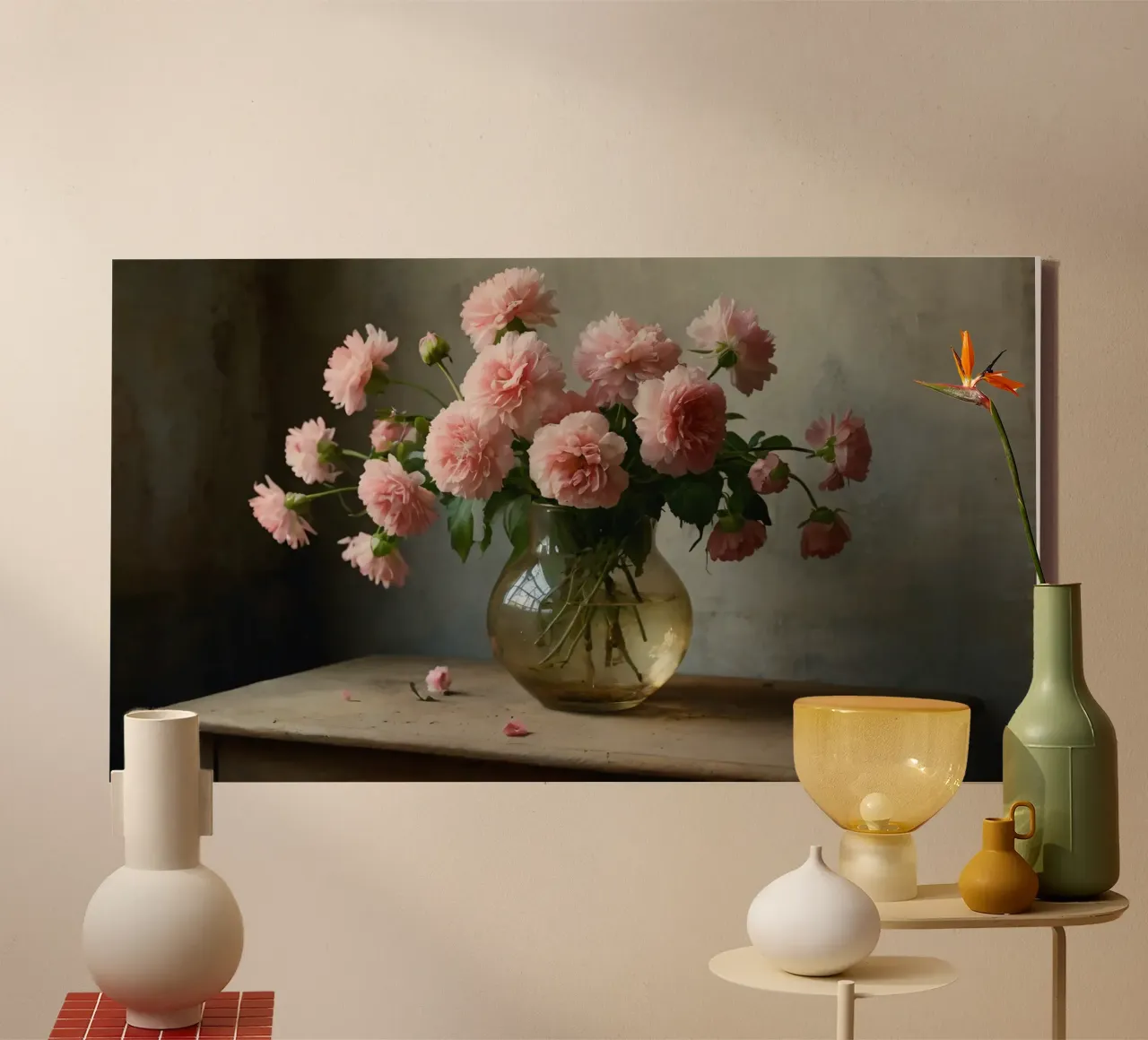 Fiori rosa tenui disposti con grazia in un vaso vintage. tela con Cornice a cassetta da DesignDoodle