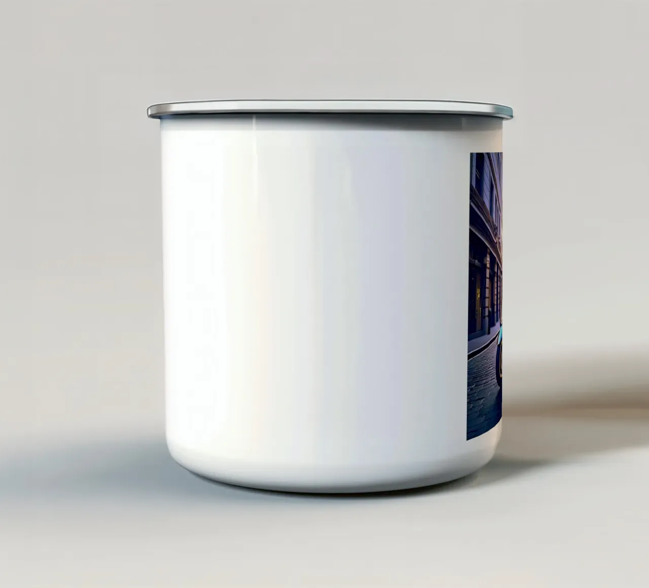 ROBOT EN SCOOTER BLEU. VIOLET tazza in smalto da Thierry vobmann photography
