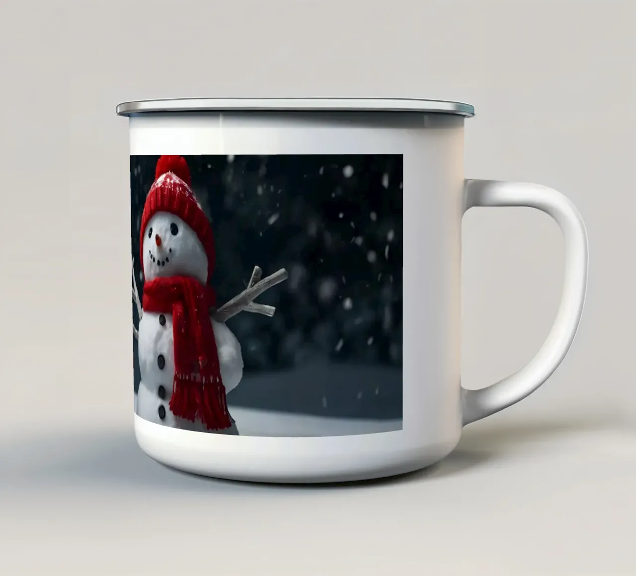 allegri pupazzi di neve con sciarpe e cappelli rossi stanno insieme tazza in smalto da DesignDoodle