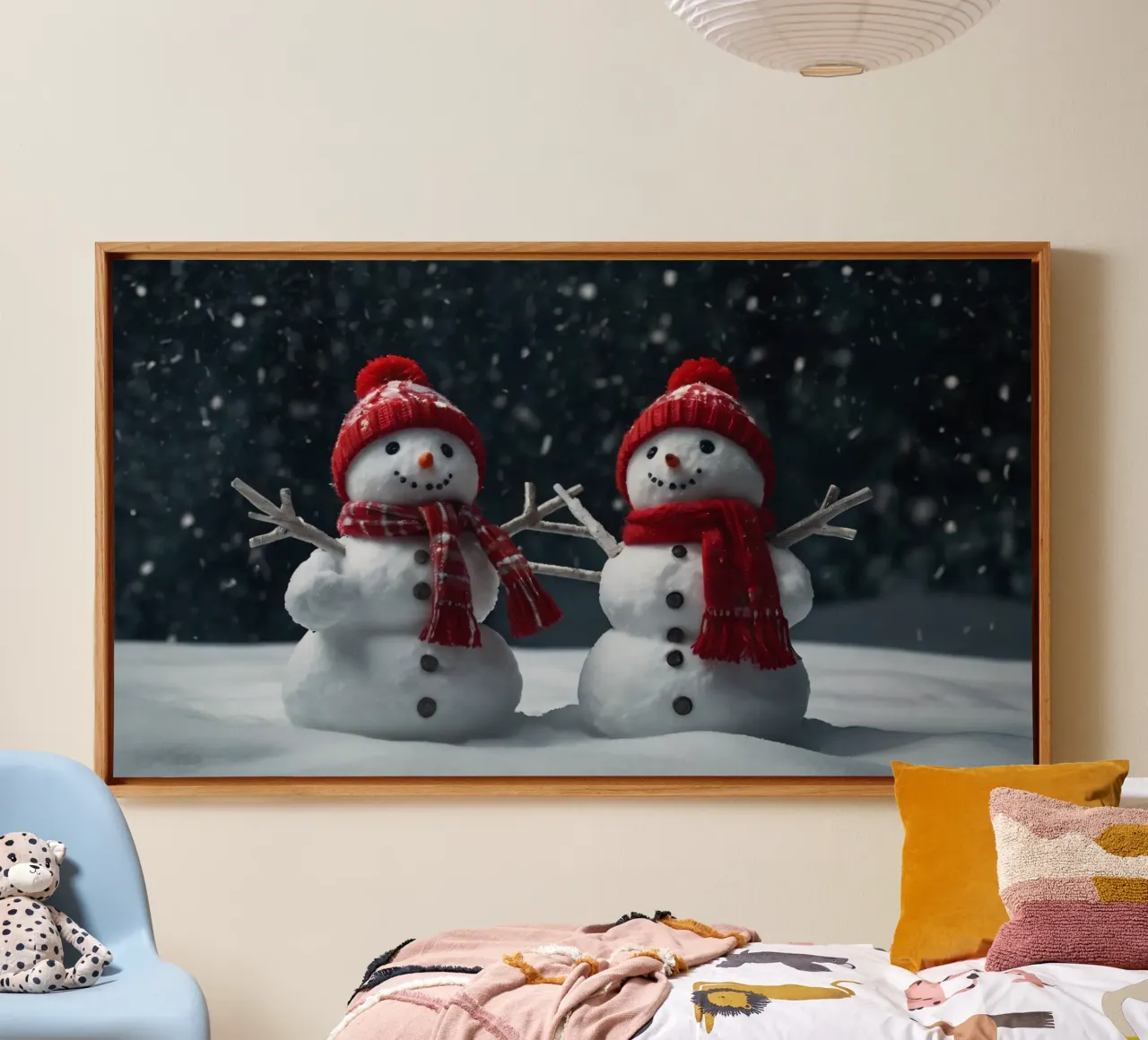 alegres muñecos de nieve con bufandas y gorros rojos de pie juntos lienzo de DesignDoodle