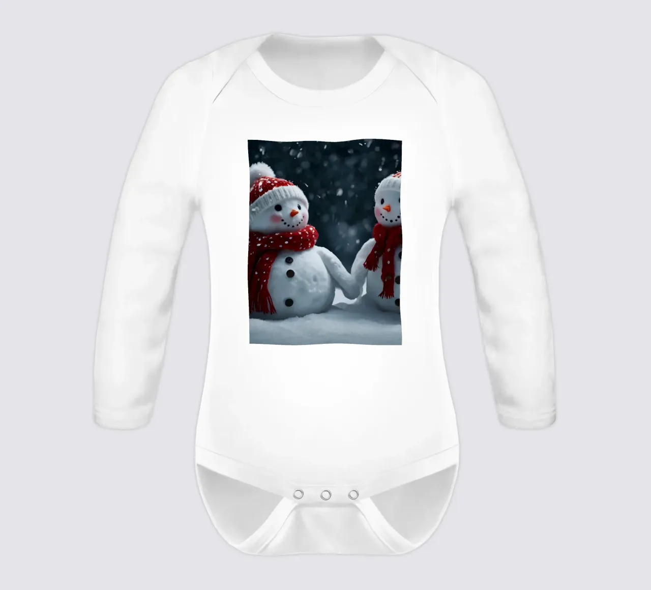 Due allegri pupazzi di neve che indossano cappelli e sciarpe rosse e bianche body neonato maniche lunghe da DesignDoodle