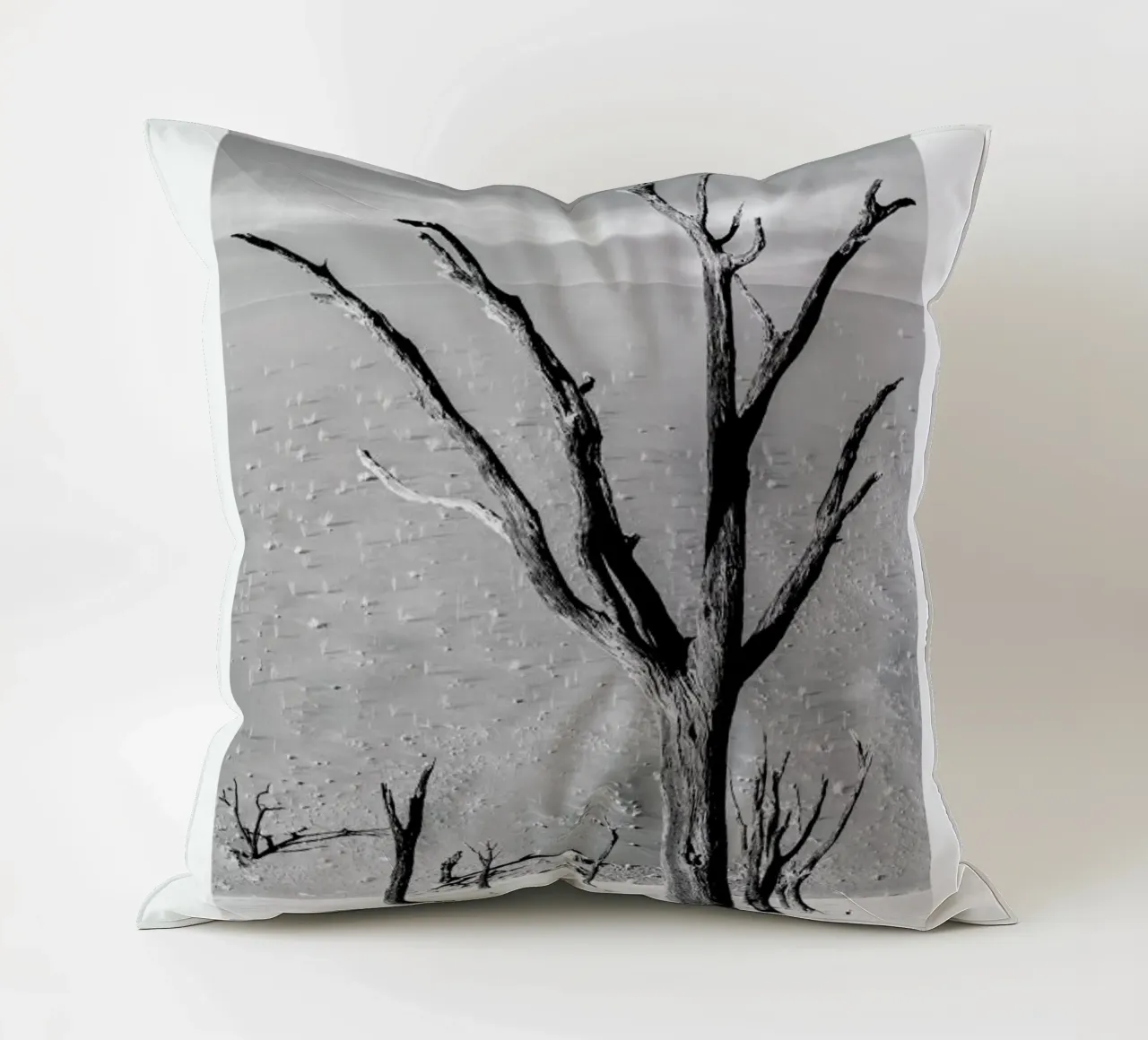 Deadvlei Trees cuscino da METROPOLIS