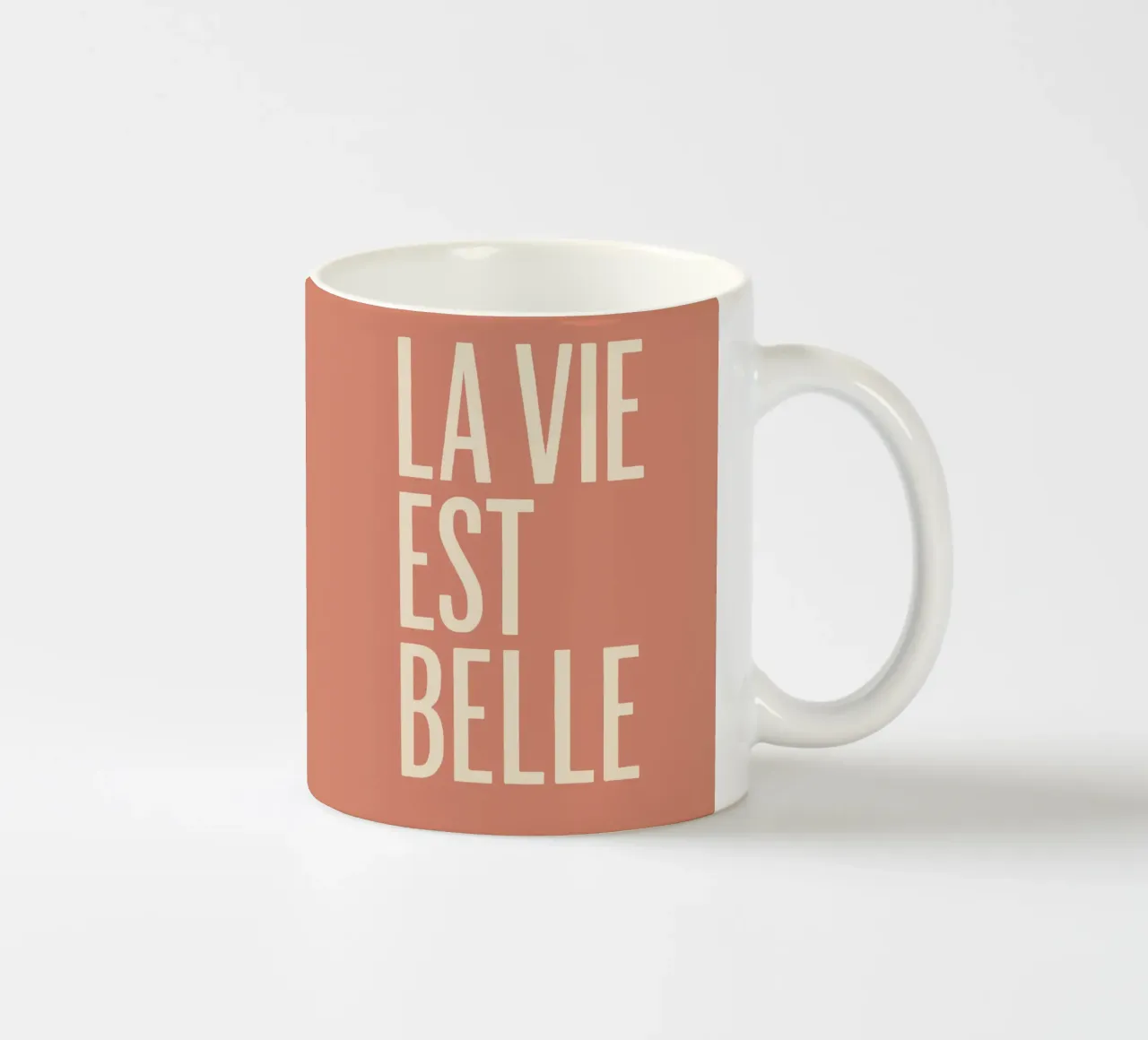 Parisian Calm – Belle Vie Print tazza in ceramica da QuooodZ by MooodzArt