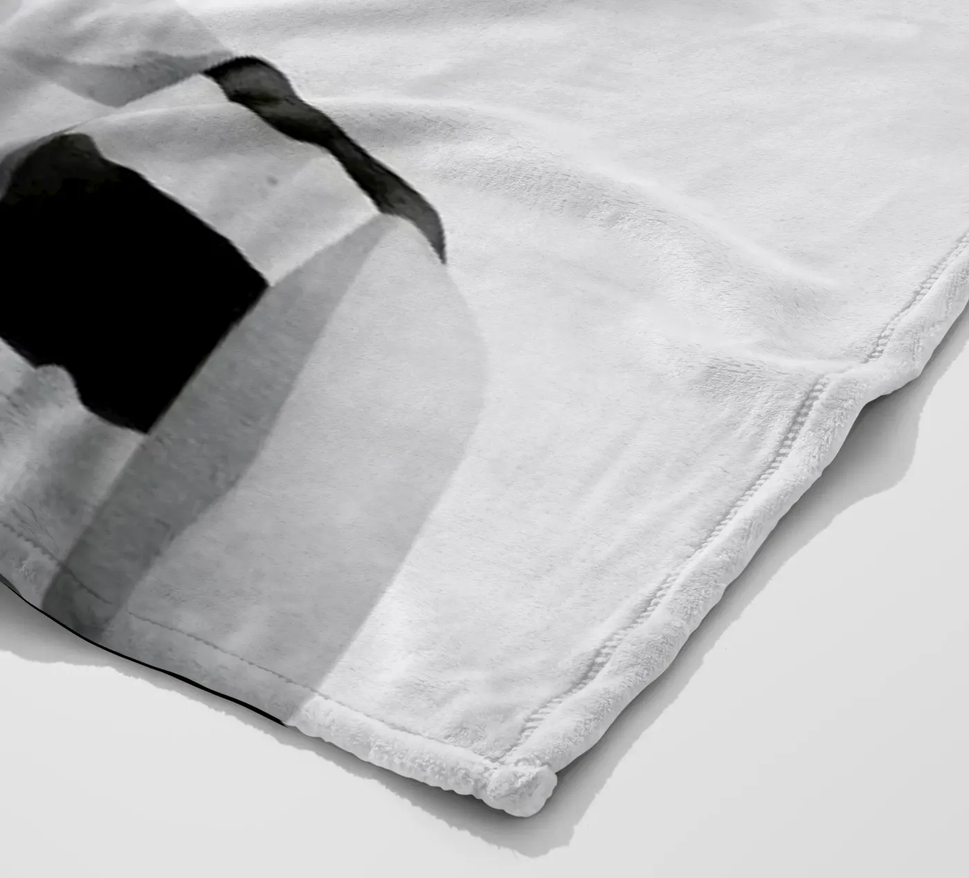 June coperta in pile da Ruben Ireland