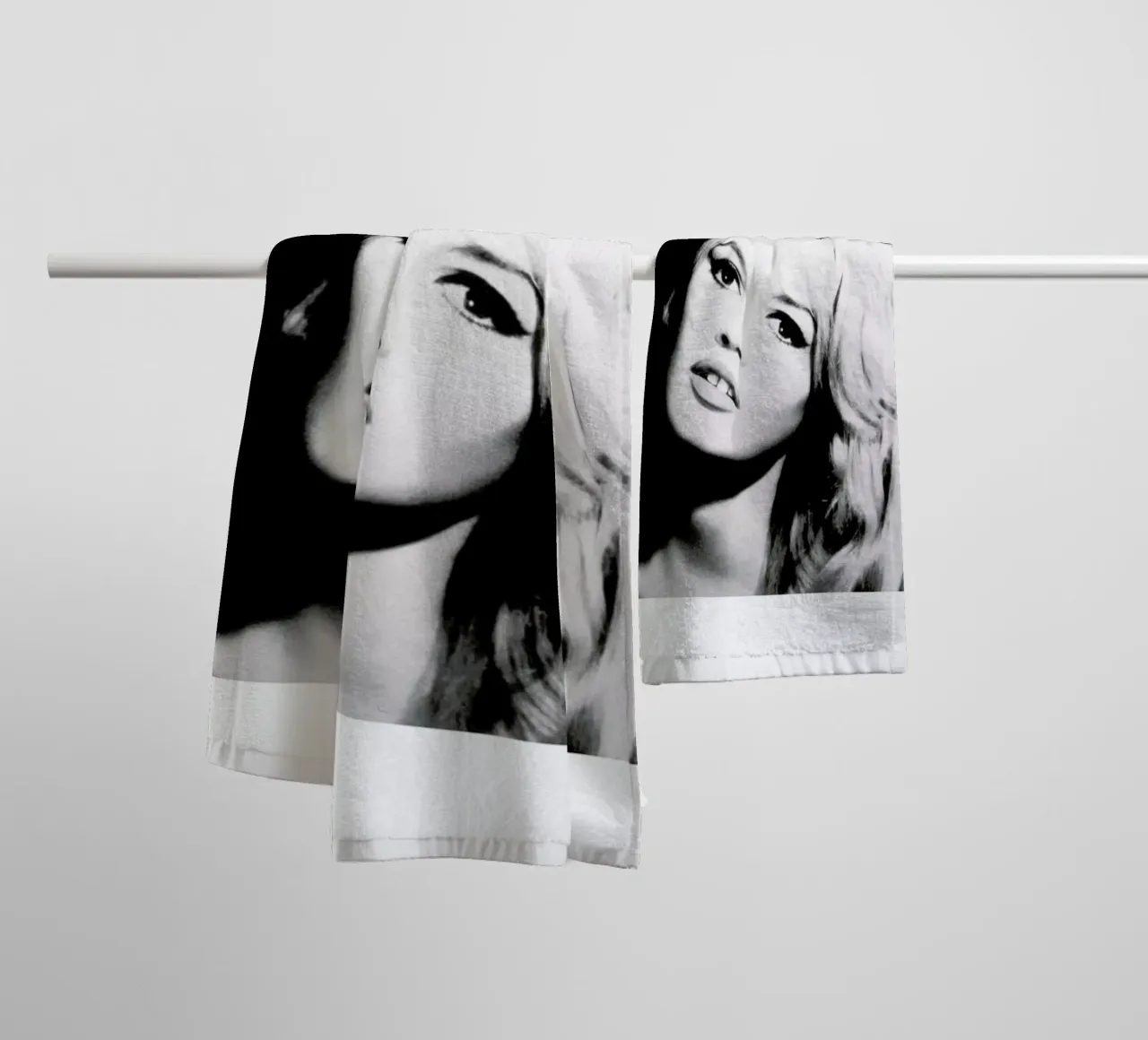 Brigitte Bardot asciugamano da bagno da Gallery Print and Art Limited