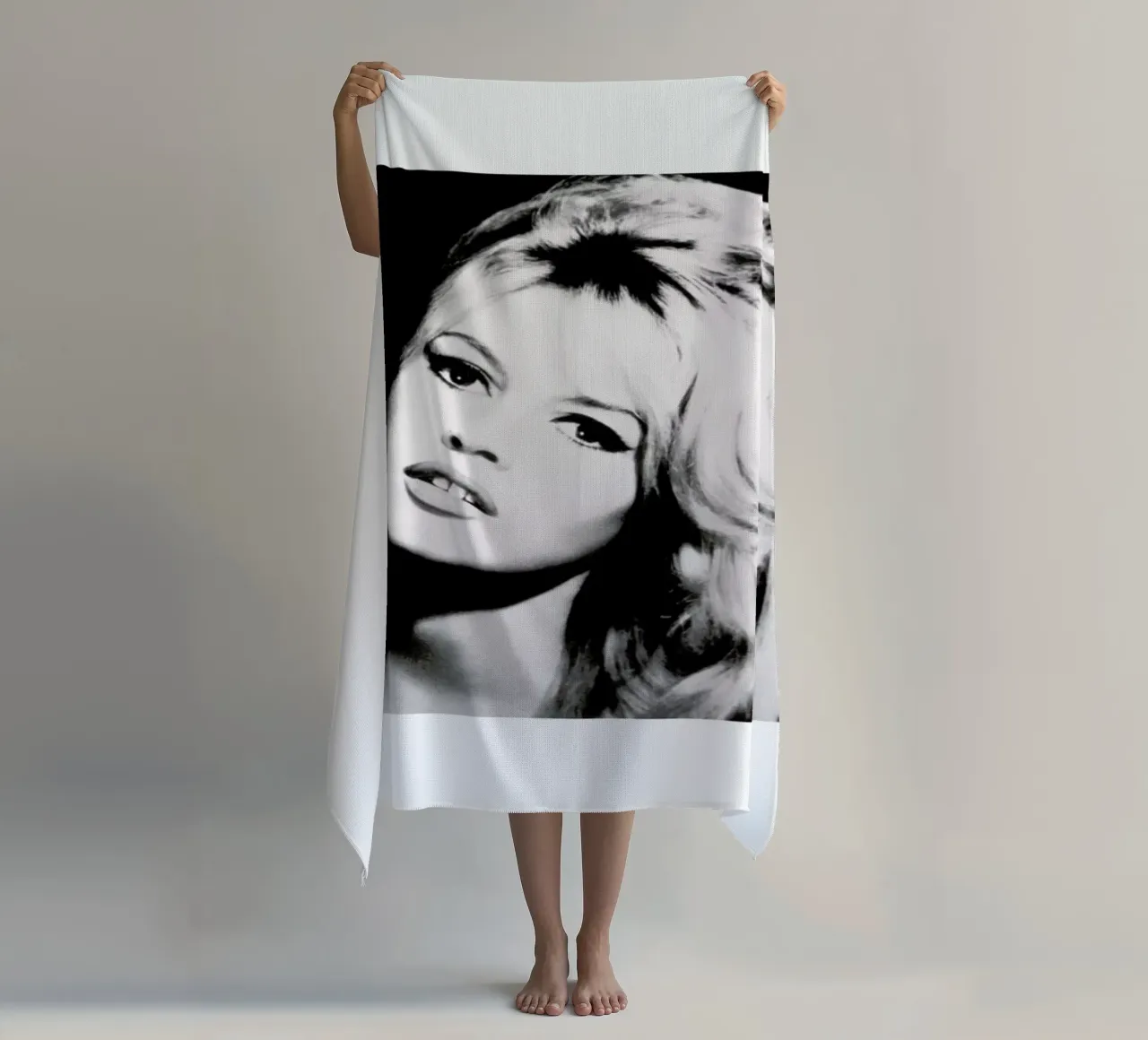 Brigitte Bardot telo mare da Gallery Print and Art Limited