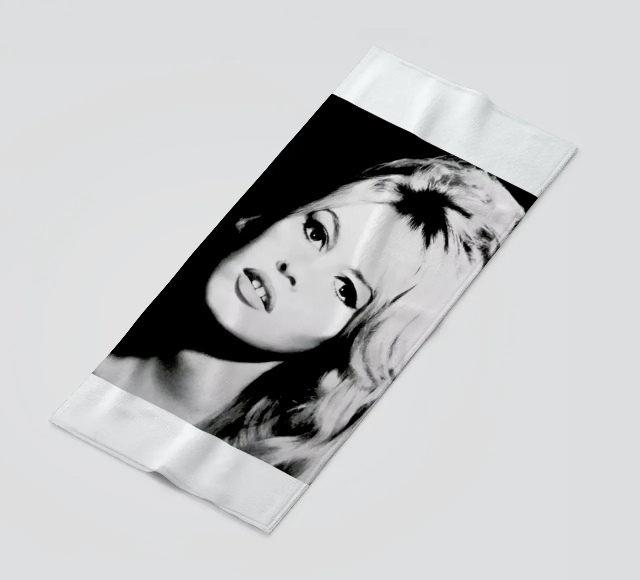 Brigitte Bardot telo mare da Gallery Print and Art Limited