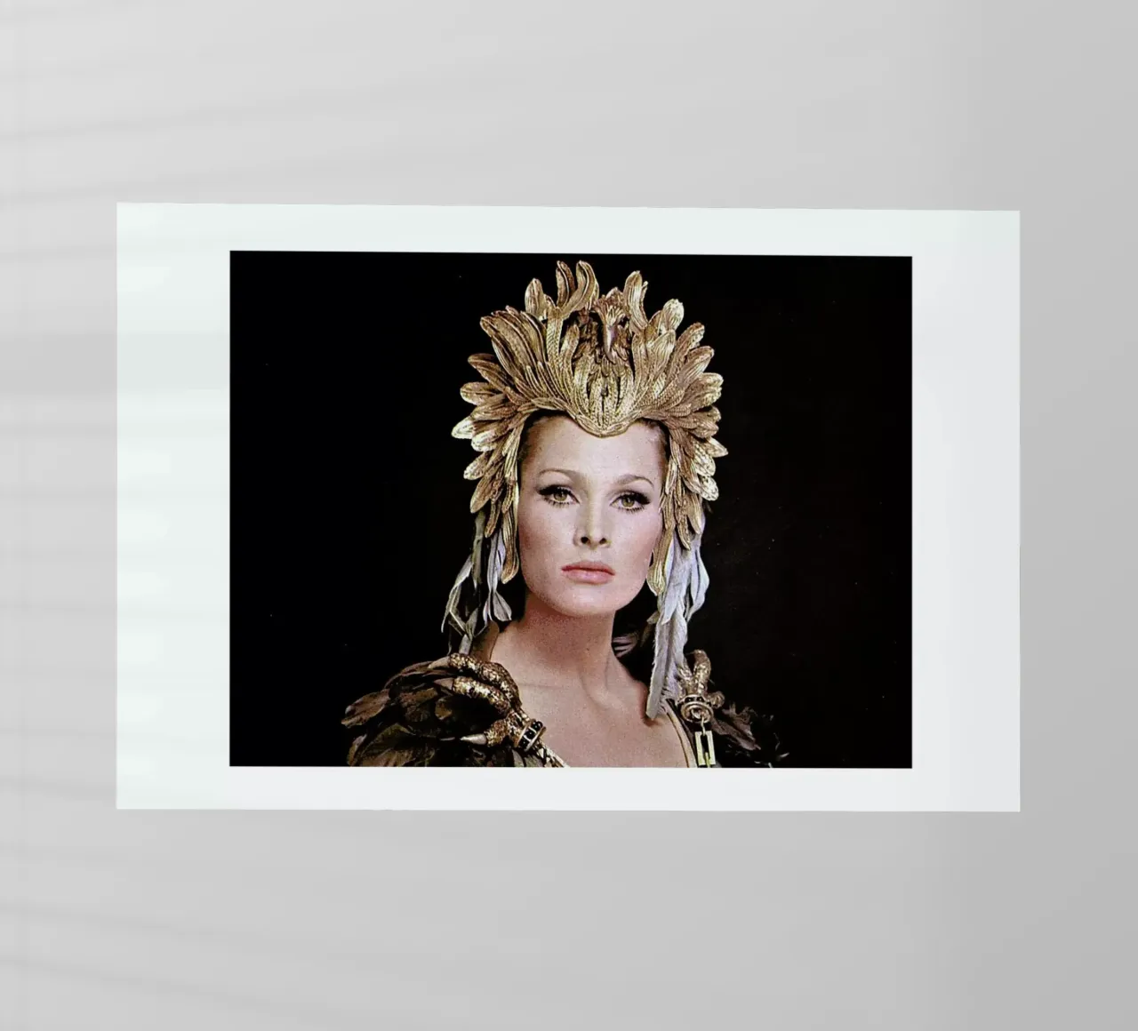 Ursula Andress Aysesha pellicola backlit da Gallery Print and Art Limited