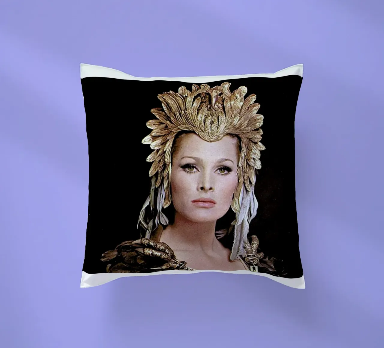 Ursula Andress Aysesha cuscino da Gallery Print and Art Limited